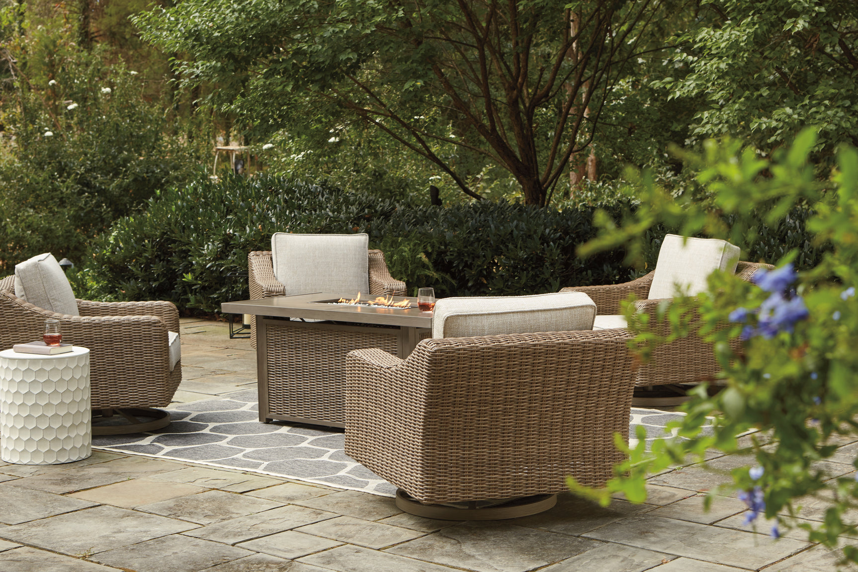 Beachcroft Outdoor - Tampa Furniture Outlet