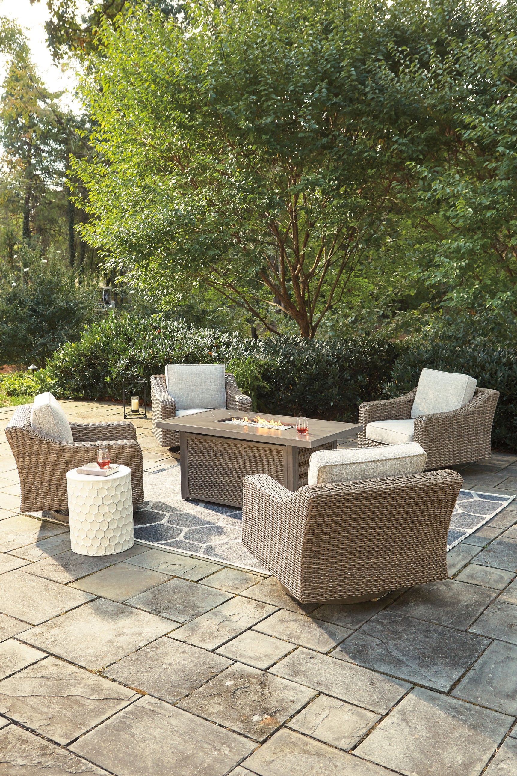 Beachcroft Outdoor - Tampa Furniture Outlet