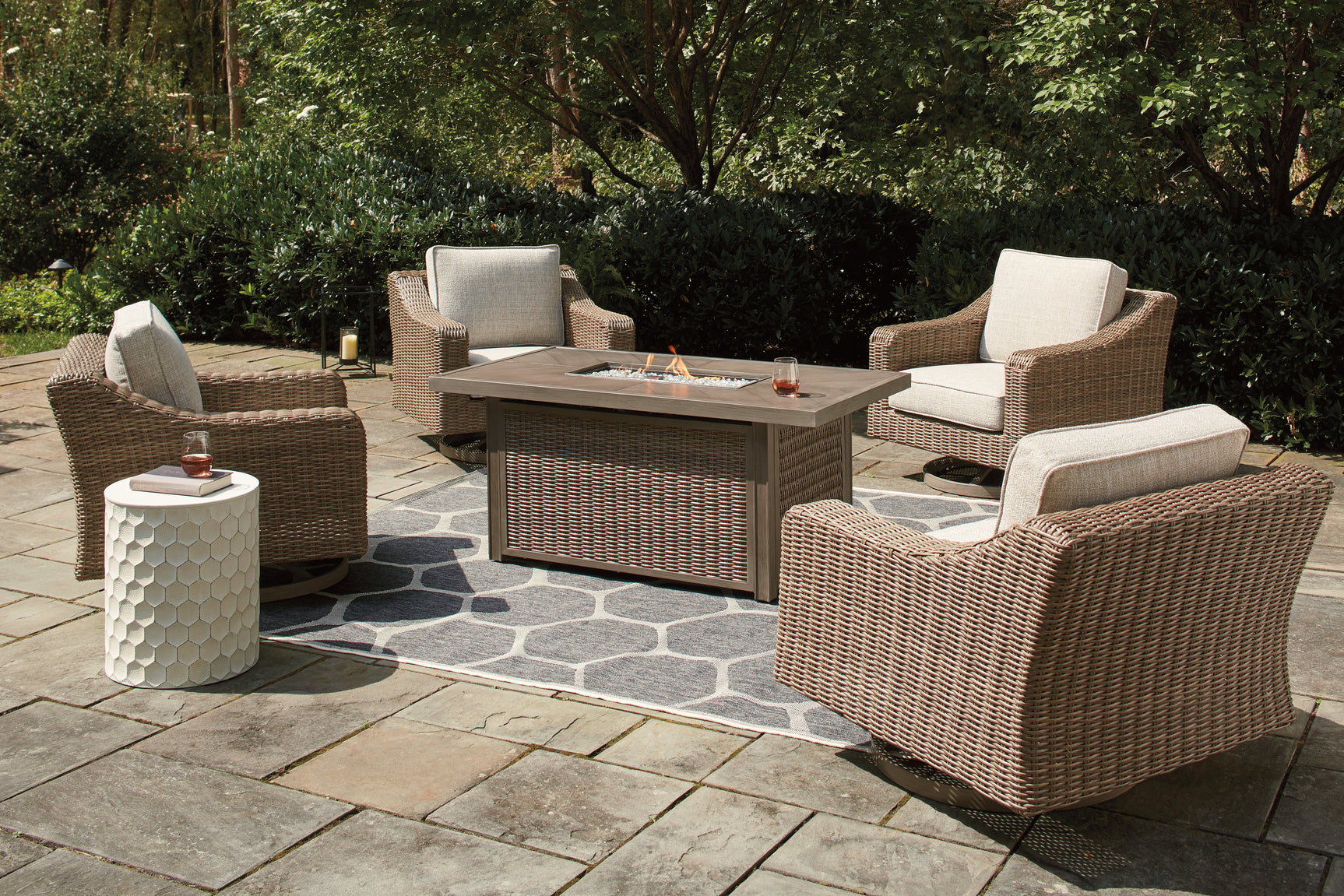 Beachcroft Outdoor - Tampa Furniture Outlet