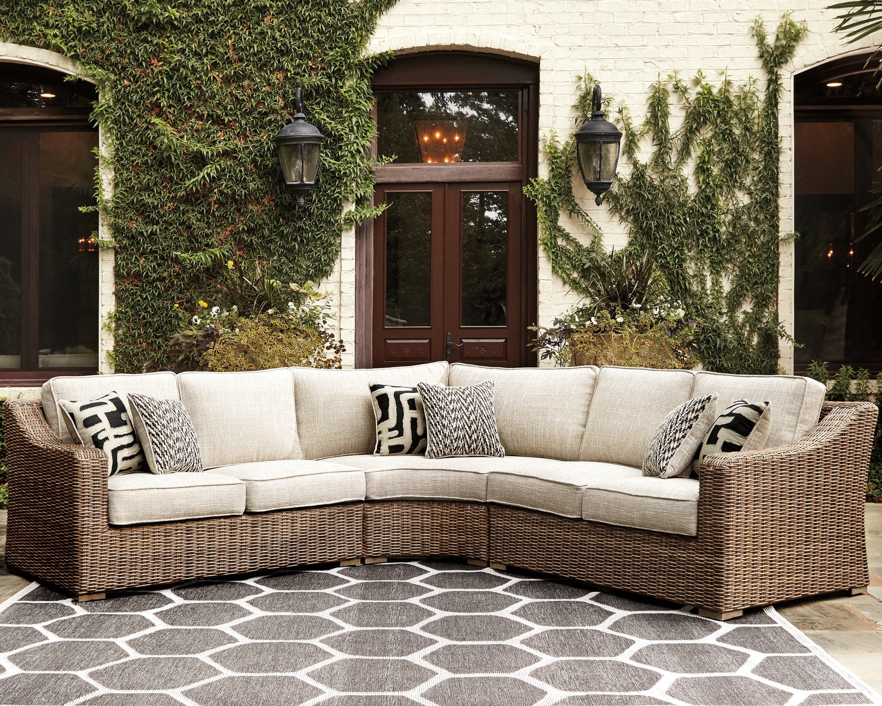 Beachcroft Outdoor - Tampa Furniture Outlet
