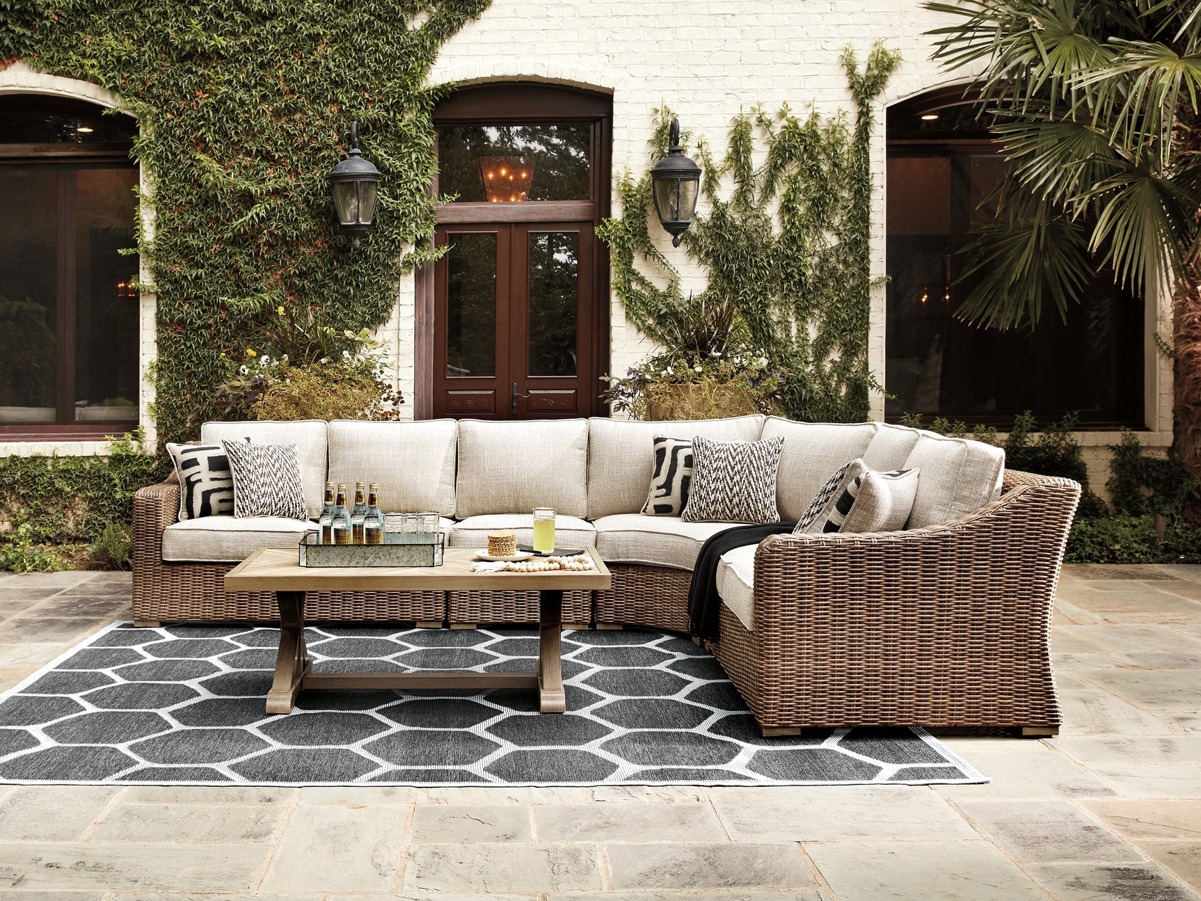 Beachcroft Outdoor - Tampa Furniture Outlet