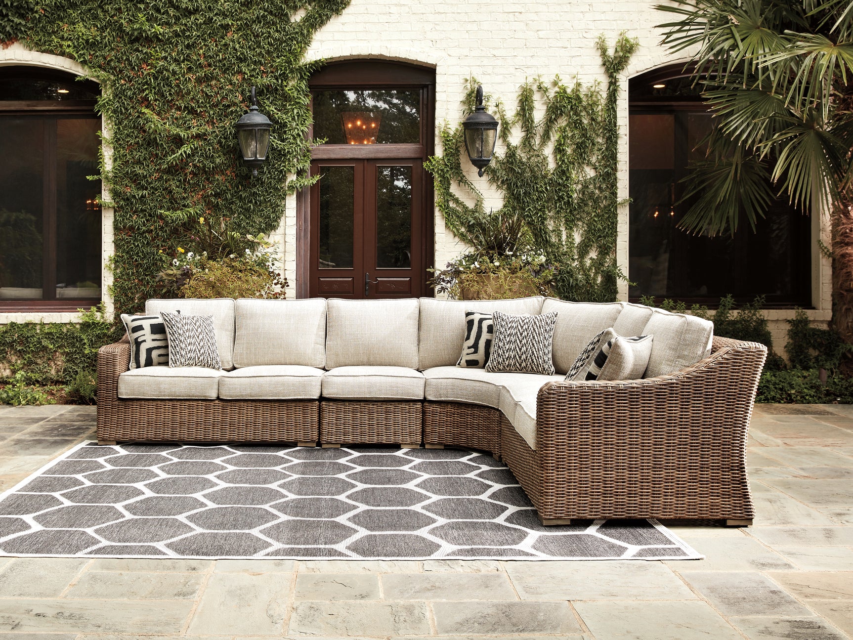 Beachcroft Outdoor - Tampa Furniture Outlet