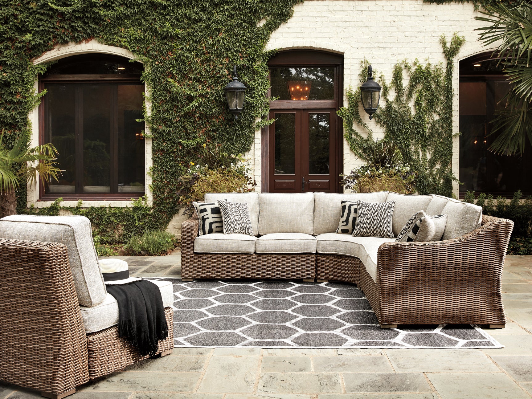 Beachcroft Outdoor - Tampa Furniture Outlet