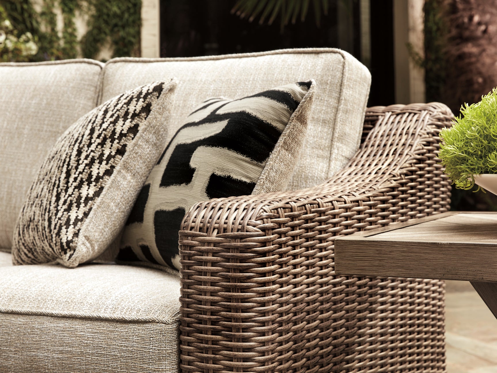 Beachcroft Outdoor - Tampa Furniture Outlet