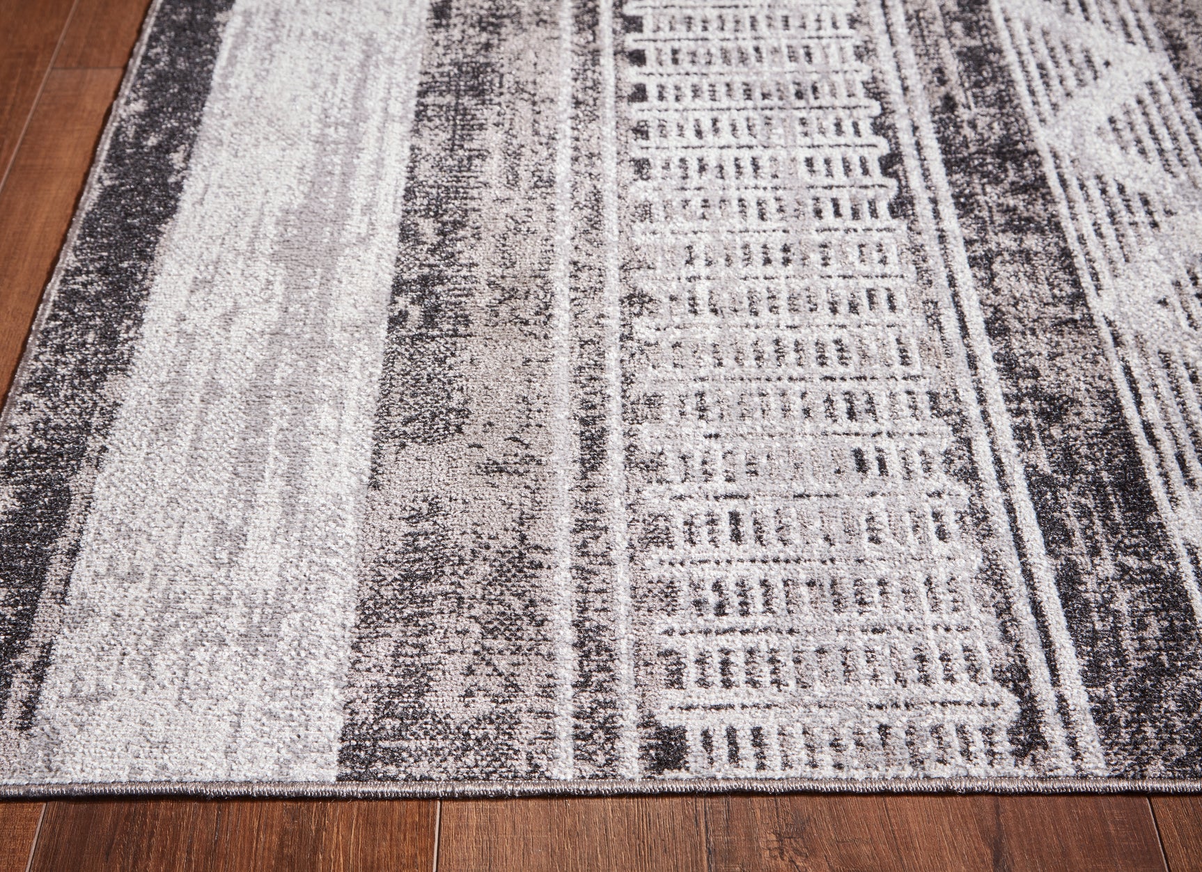 Henchester Rug - Tampa Furniture Outlet