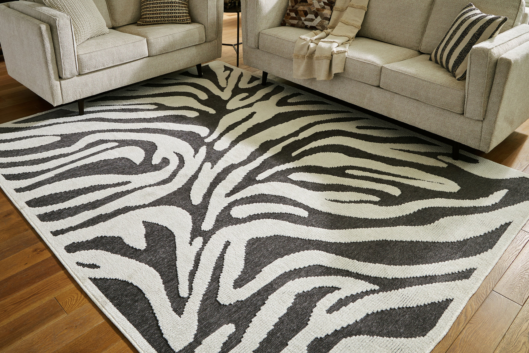Tampa Furniture Outlet - Ashley Furniture - Thomwith Rug - 8' x 10'2" Washable Rug / Black/Ivory - R406291