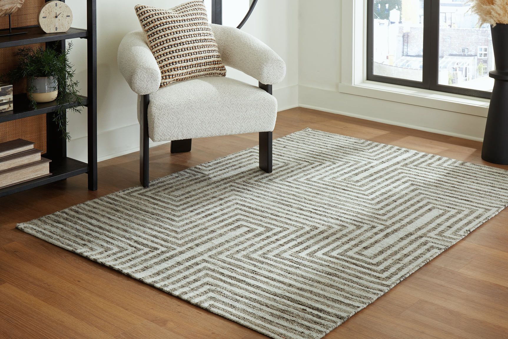 Tampa Furniture Outlet - Ashley Furniture - Jossen Rug - 5' x 7' Rug / Ivory/Gray - R406832