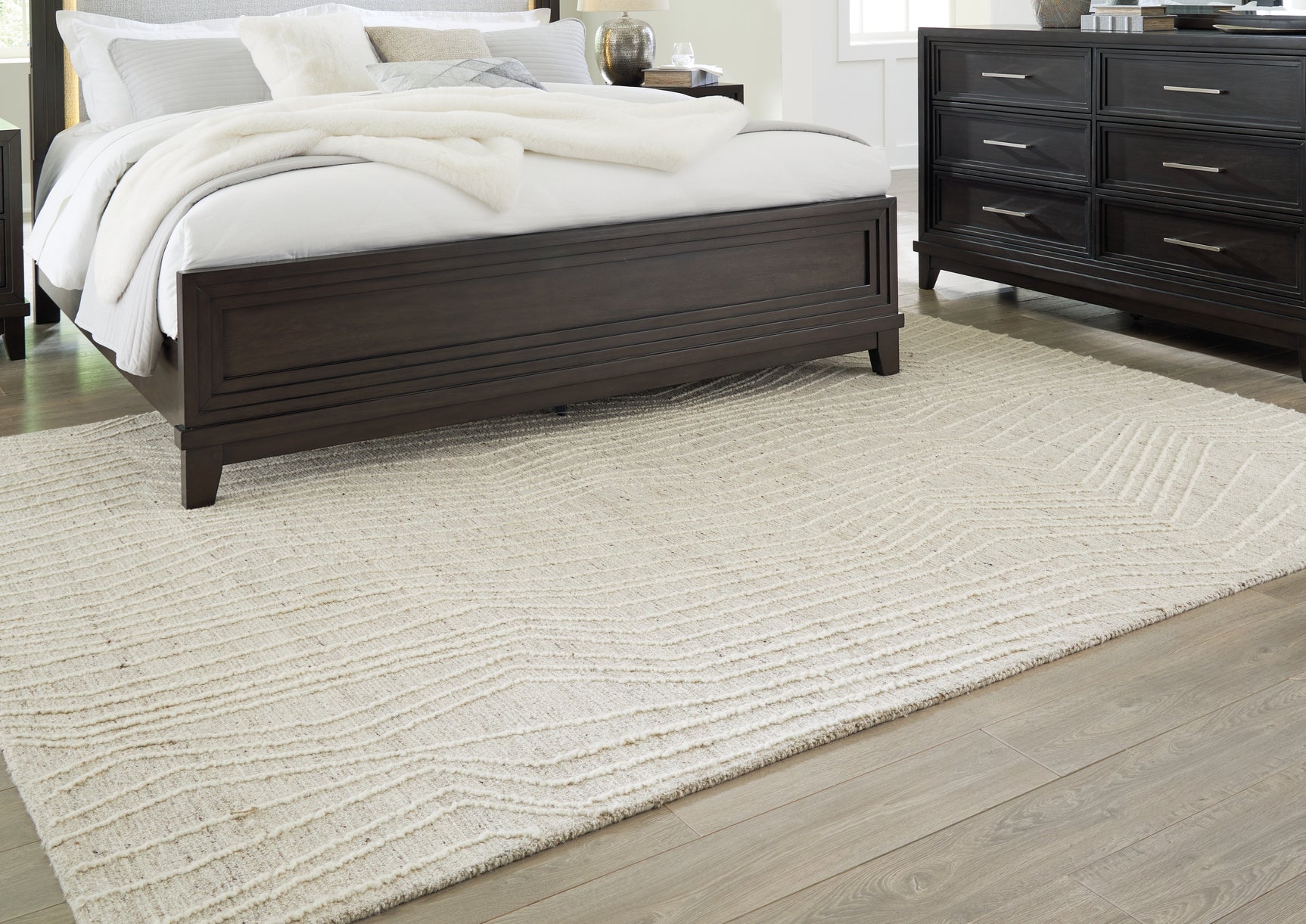 Varahill Rug - Tampa Furniture Outlet