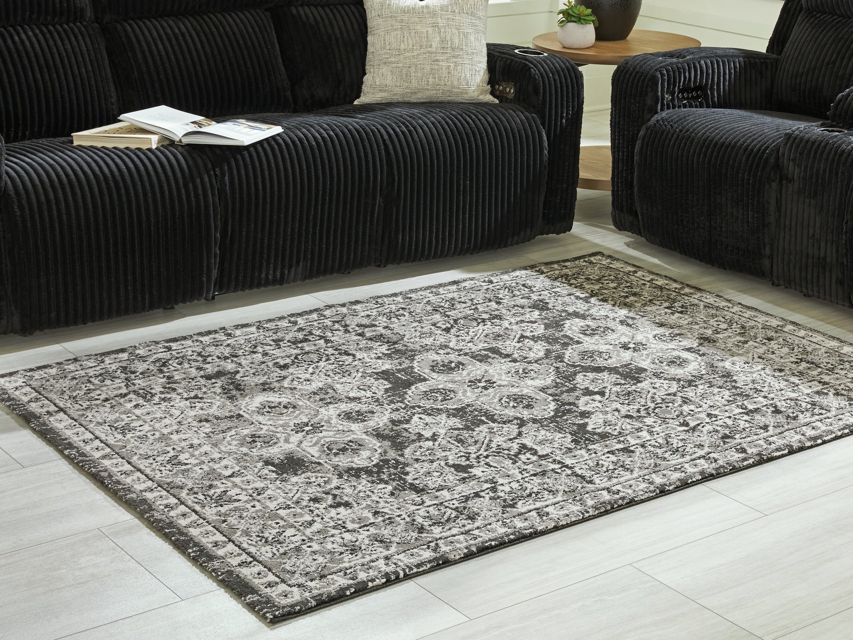 Tampa Furniture Outlet - Ashley Furniture - Glennisman Rug - Medium Rug / Black/Gray/Ivory - R407272