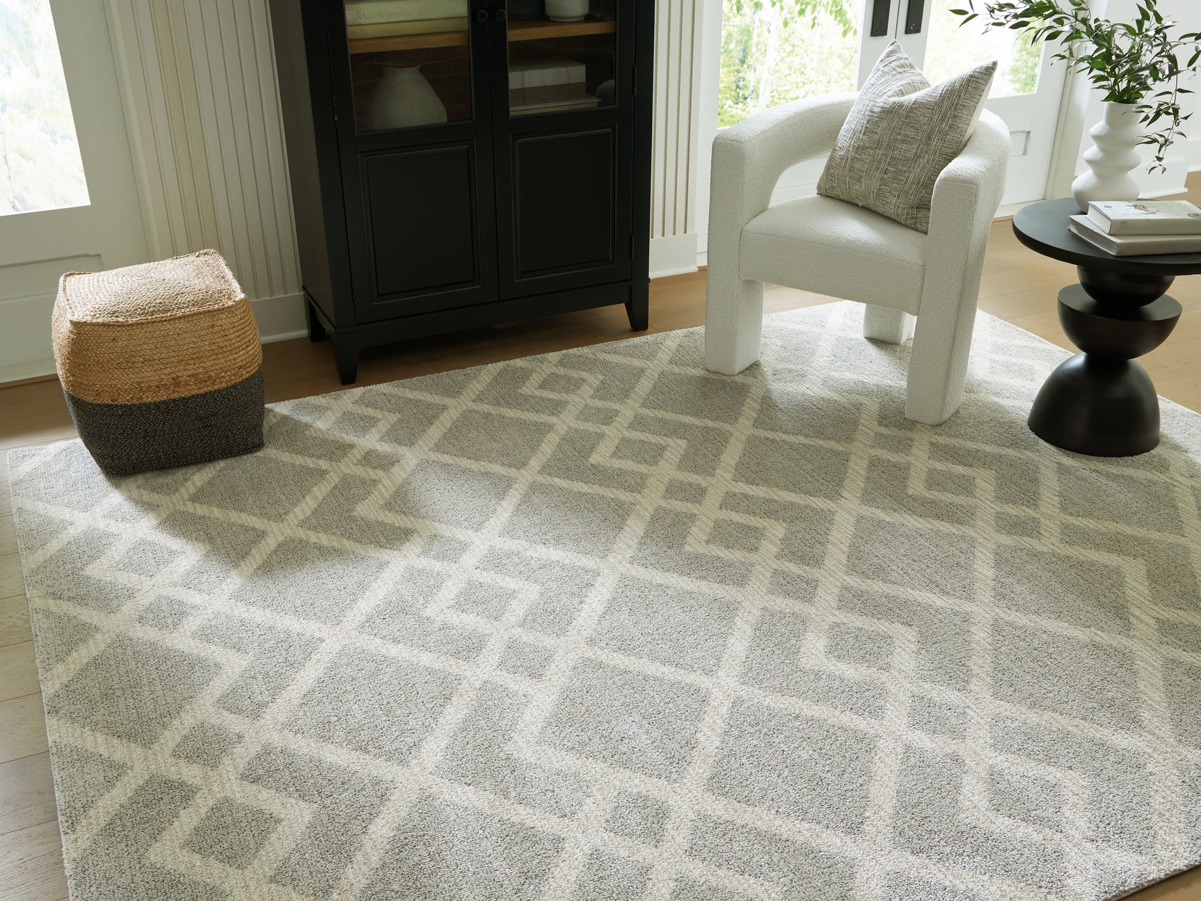 Tampa Furniture Outlet - Ashley Furniture - Unawick Rug - Medium Rug / Gray/Ivory - R407332