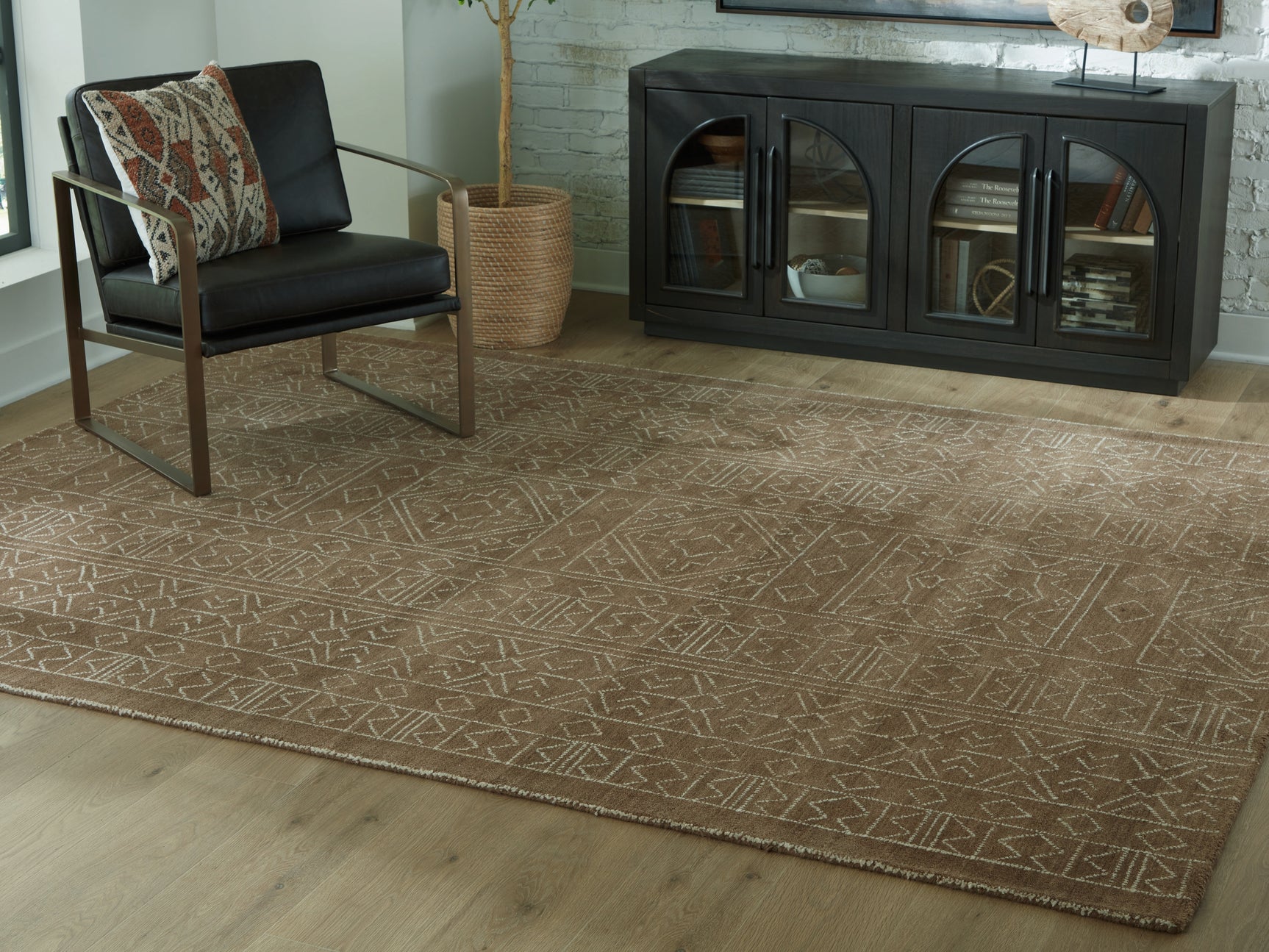 Tampa Furniture Outlet - Ashley Furniture - Merrittman Rug - 7'8" x 10' Area Rug / Brown/Ivory - R407701