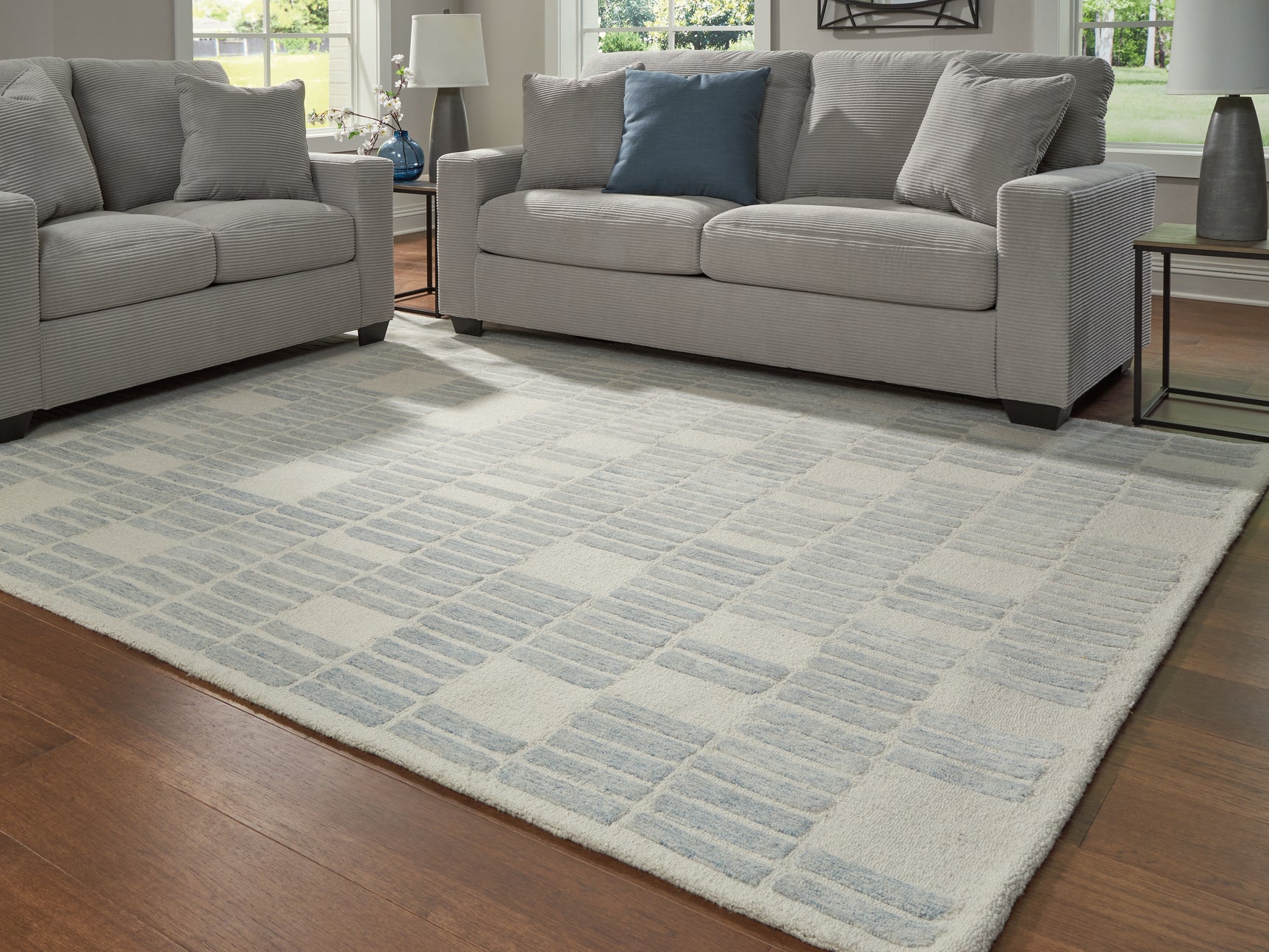 Tampa Furniture Outlet - Ashley Furniture - Dylanton Rug - 5' x 7' Area Rug / Ivory/Blue - R407812