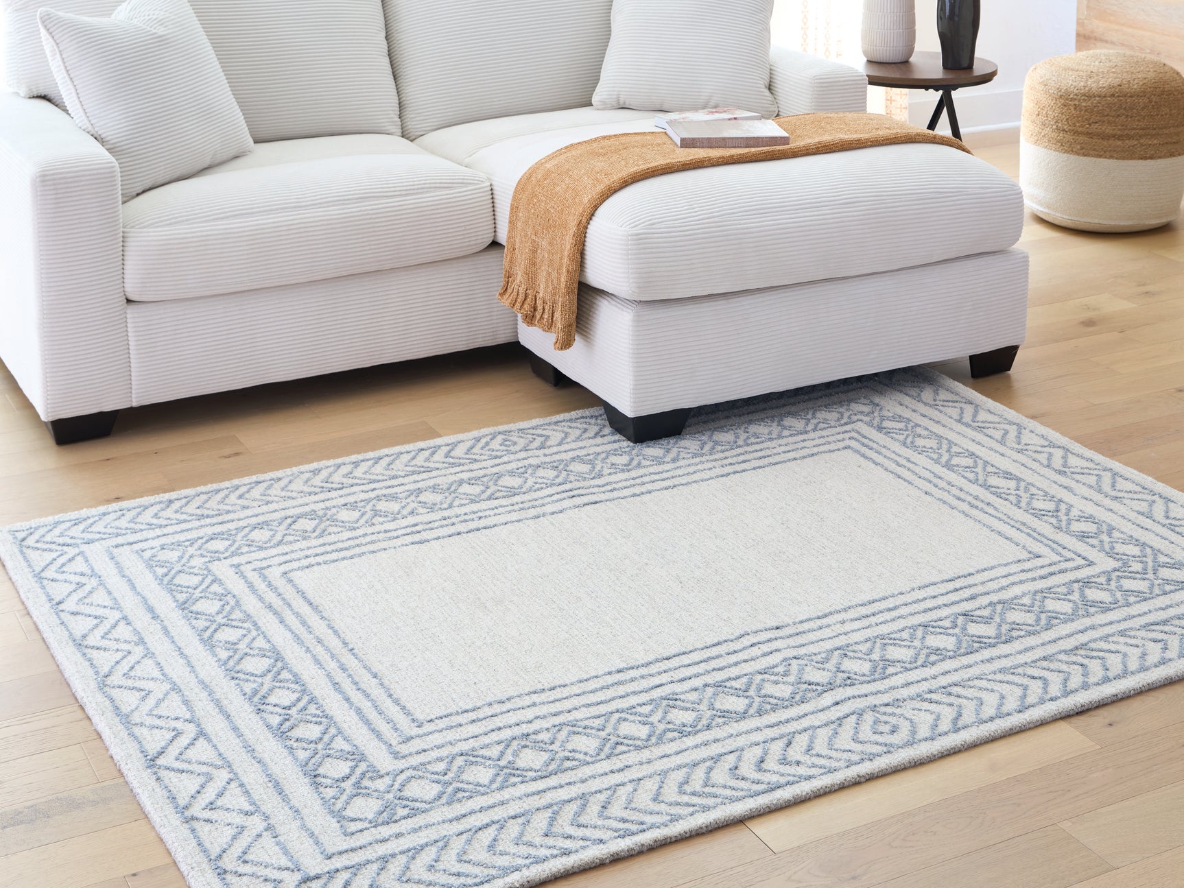 Azelhurst Rug - Tampa Furniture Outlet