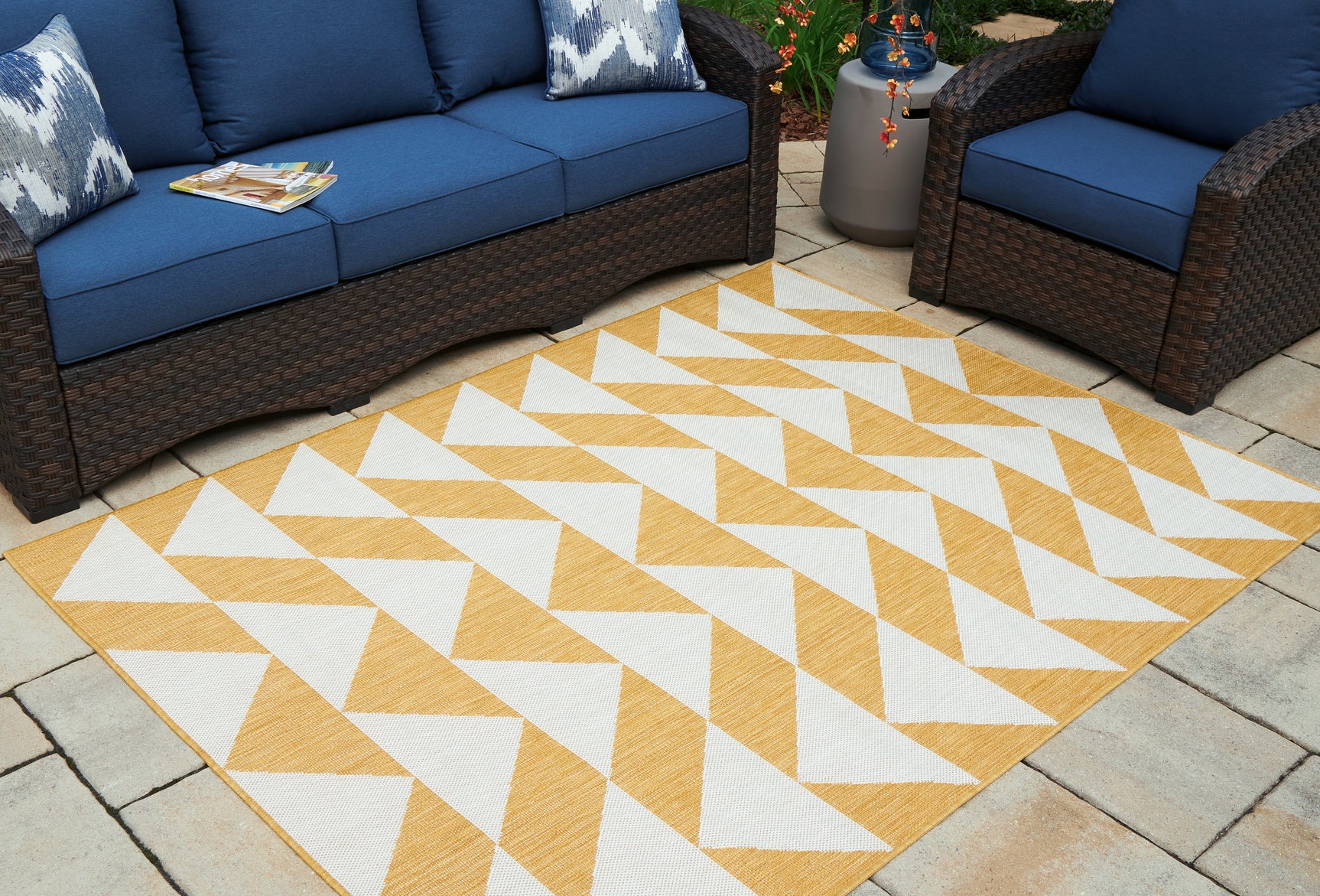 Tampa Furniture Outlet - Ashley Furniture - Thomley Rug - 5' x 7' Rug / Ivory/Yellow - R900062