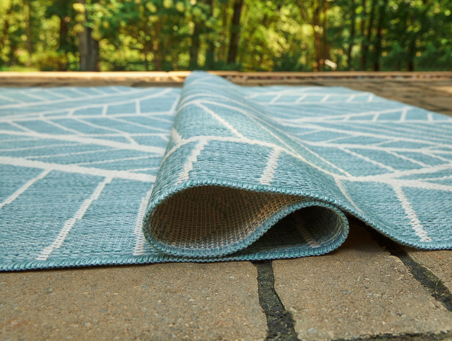 Hulsia Rug - Tampa Furniture Outlet