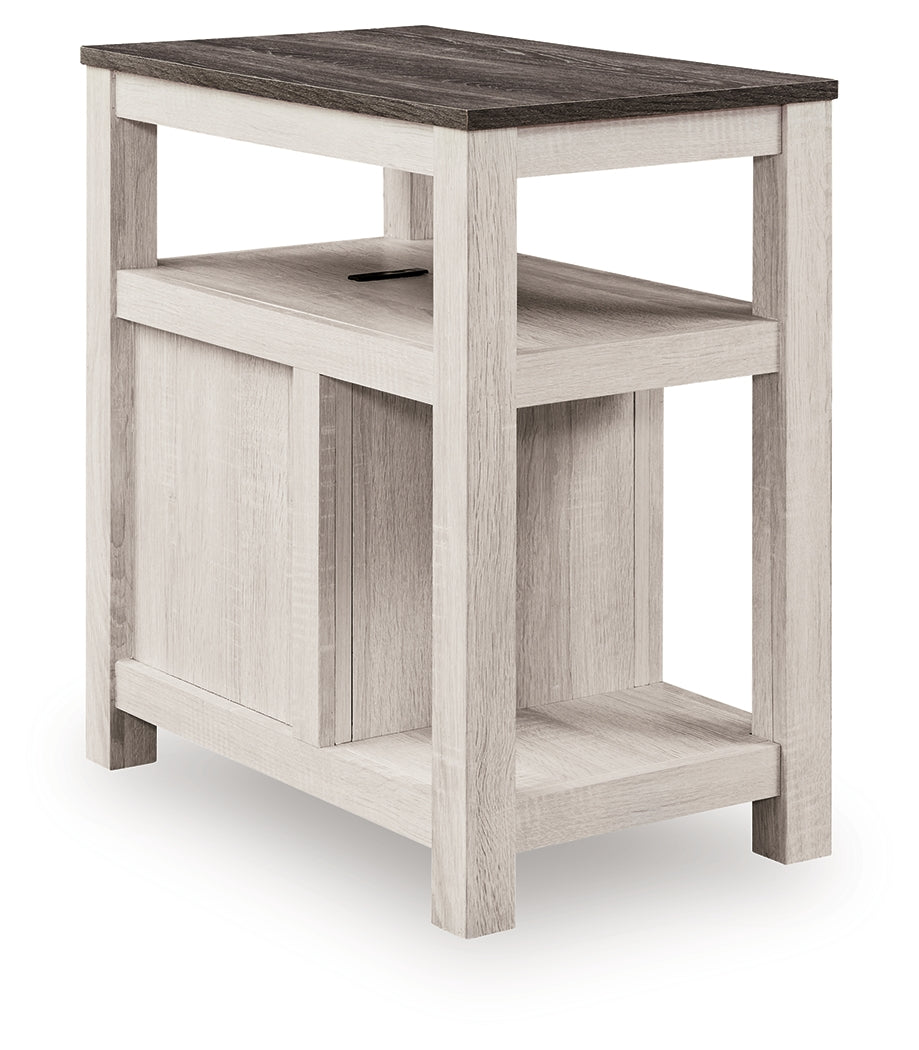 Fendenmore Chairside End Table - Tampa Furniture Outlet