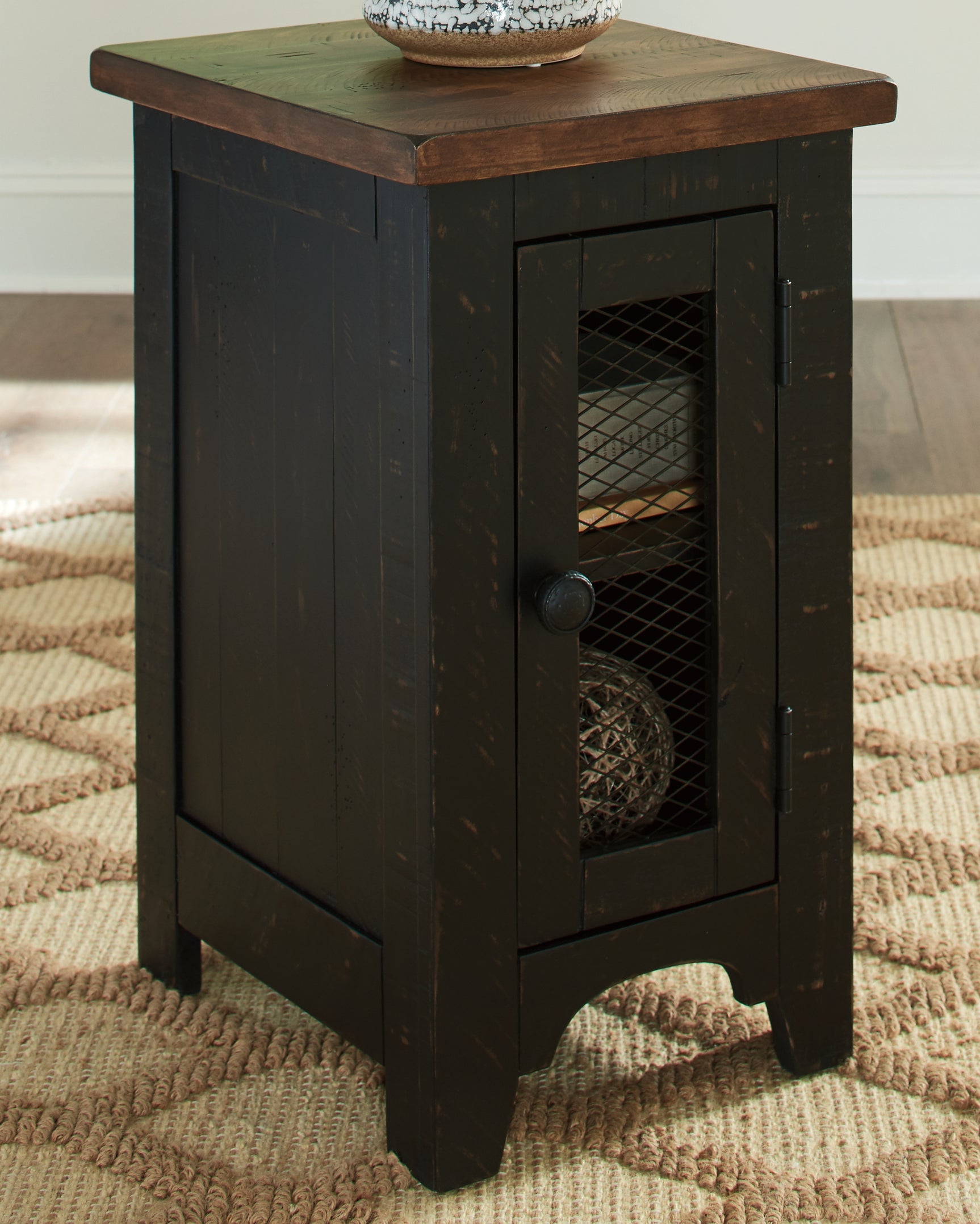 Valebeck Chairside End Table - Tampa Furniture Outlet