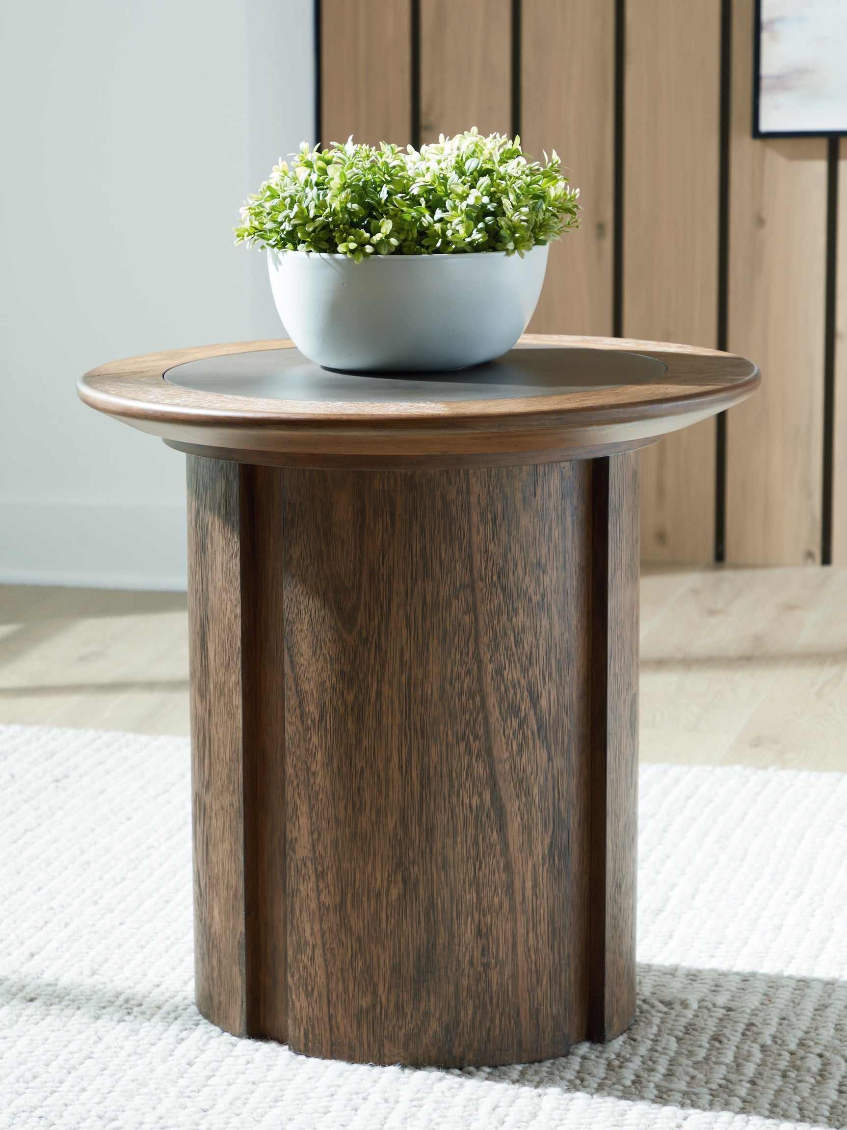 Tampa Furniture Outlet - Ashley Furniture - Dontayne End Table - Round End Table - T563-6