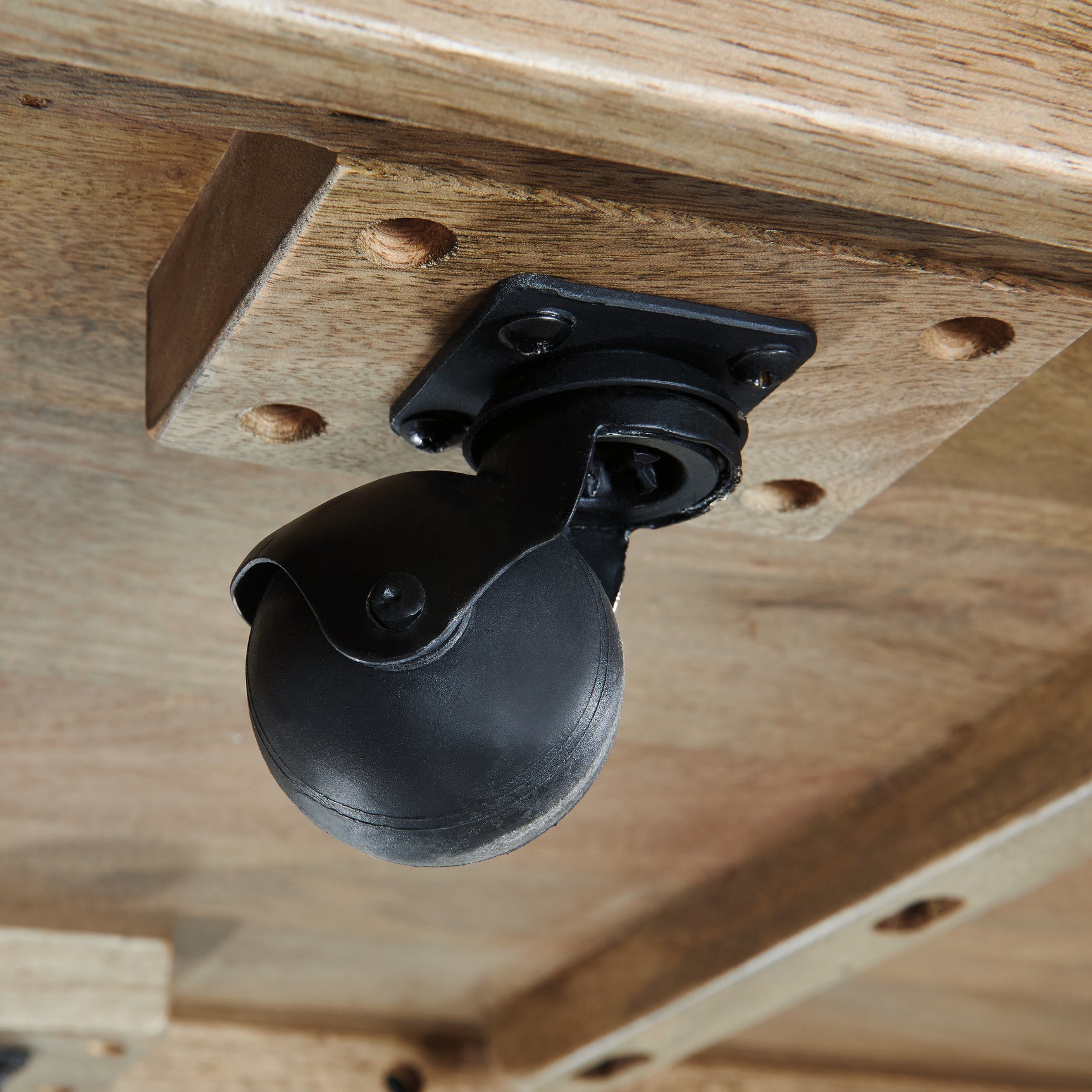 Brendalhouse Coffee Table - Tampa Furniture Outlet