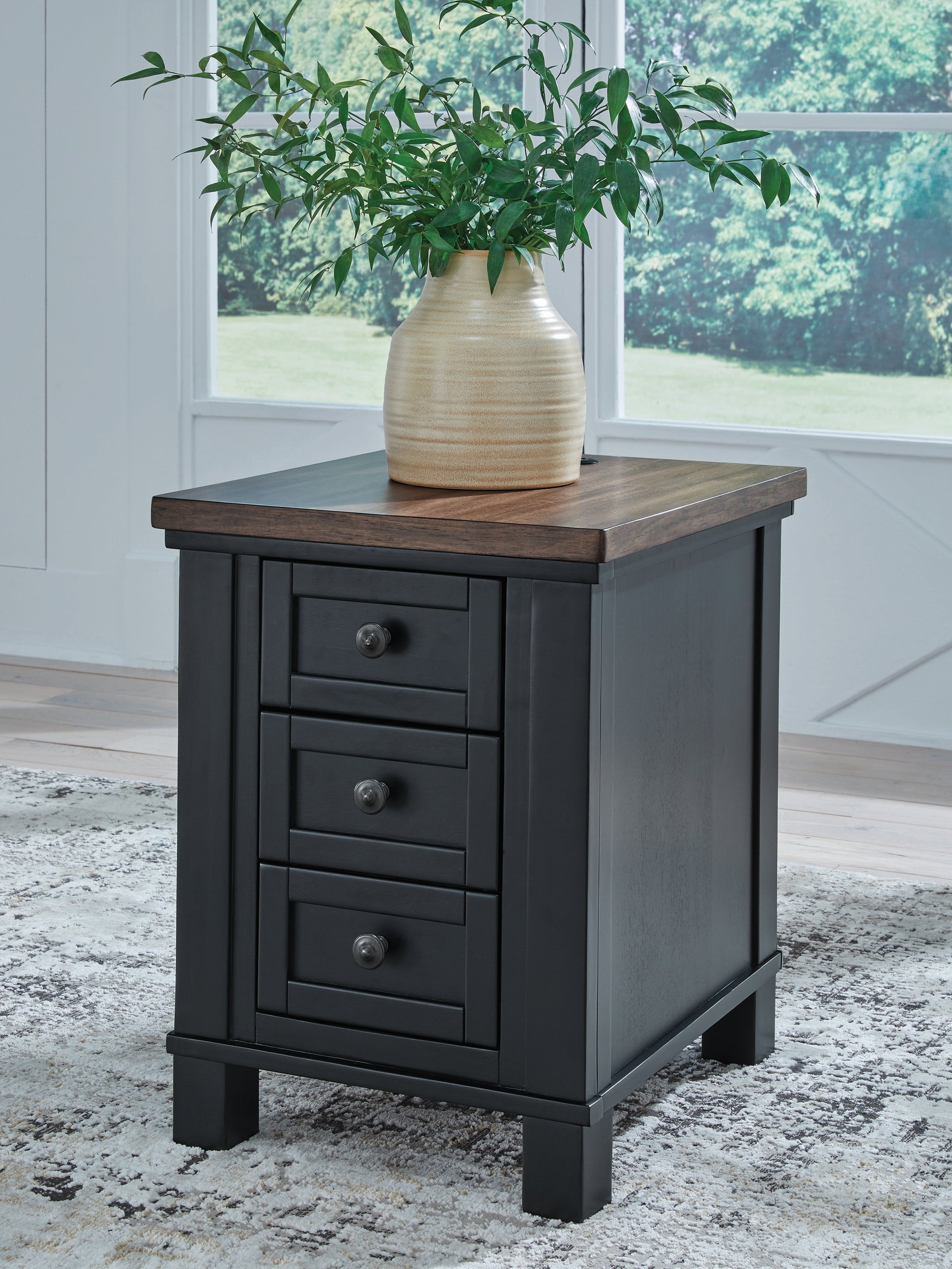 Tampa Furniture Outlet - Ashley Furniture - Wildenauer Chairside End Table - Chair Side End Table / Brown/Black - T664-7
