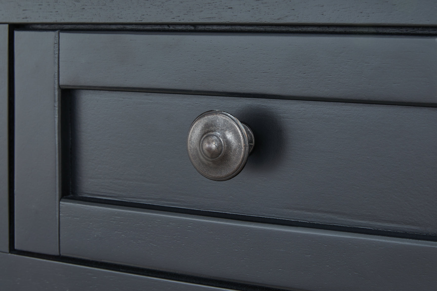 Wildenauer Chairside End Table - Tampa Furniture Outlet