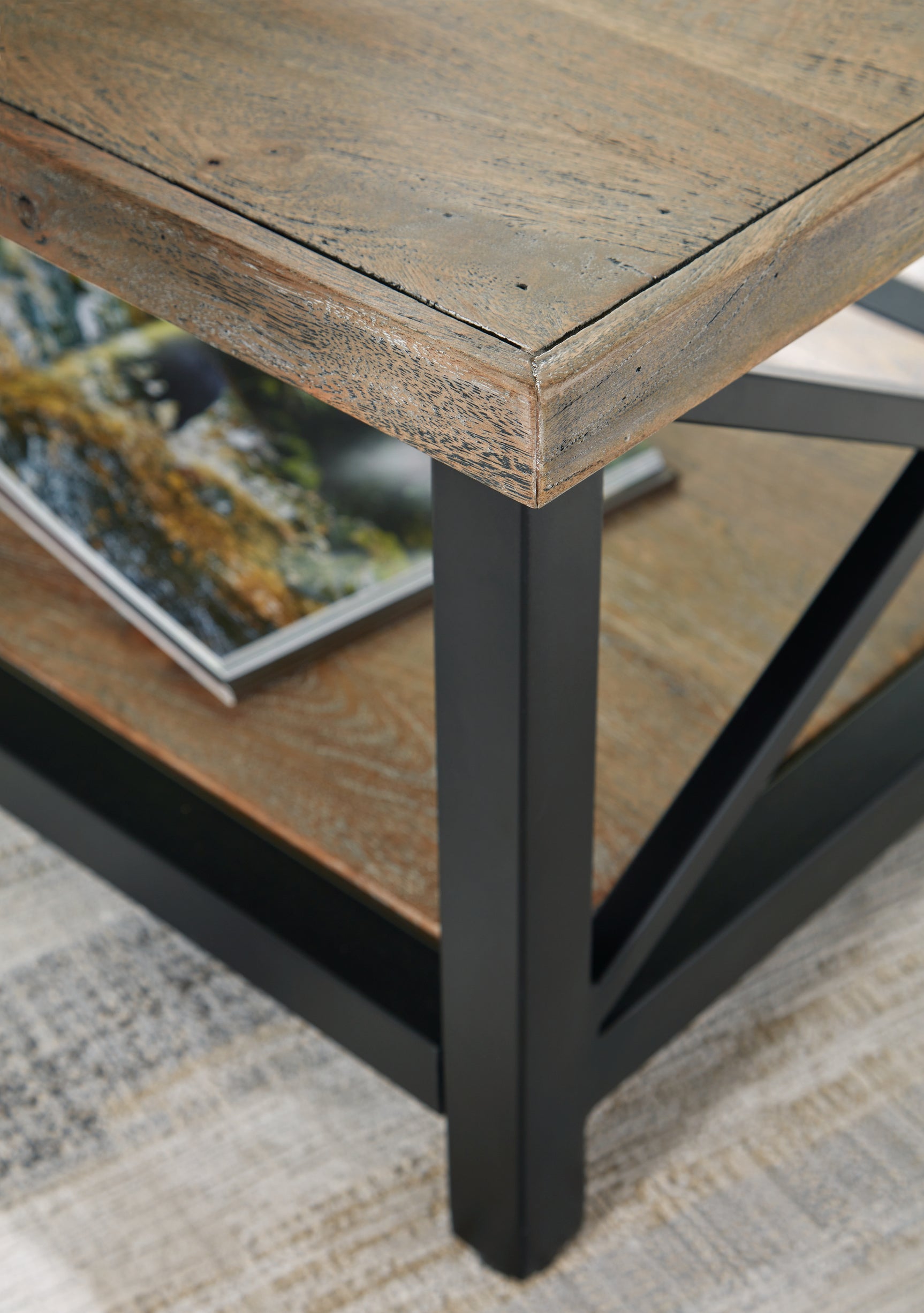 Bristenfort Coffee Table - Tampa Furniture Outlet