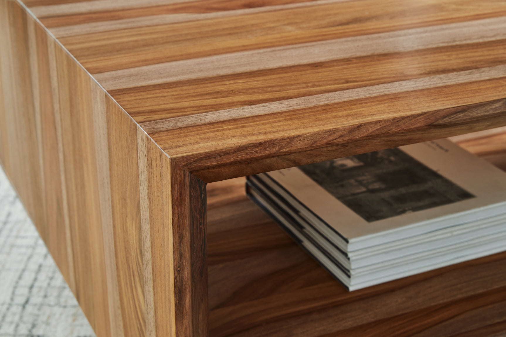 Dressonni Coffee Table - Tampa Furniture Outlet