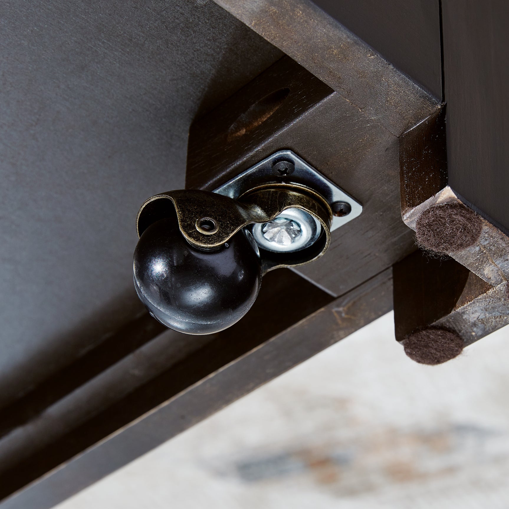 Drazmine Lift-Top Coffee Table - Tampa Furniture Outlet