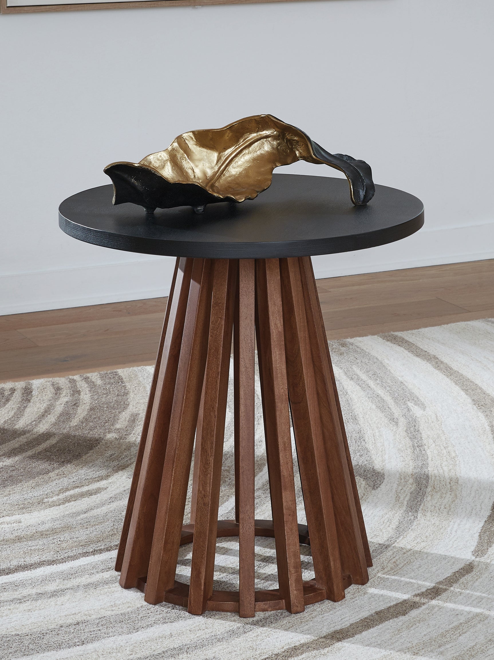 Tampa Furniture Outlet - Ashley Furniture - Kallari End Table - Round End Table / Warm Brown/Black - T737-6