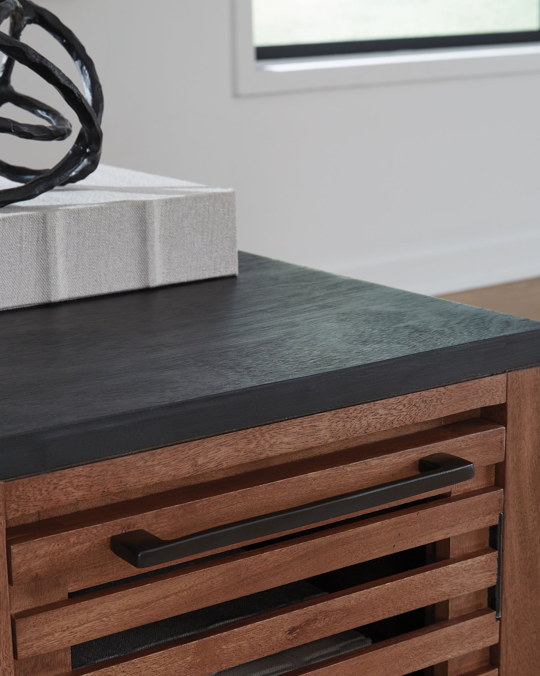 Kallari Chairside End Table - Tampa Furniture Outlet