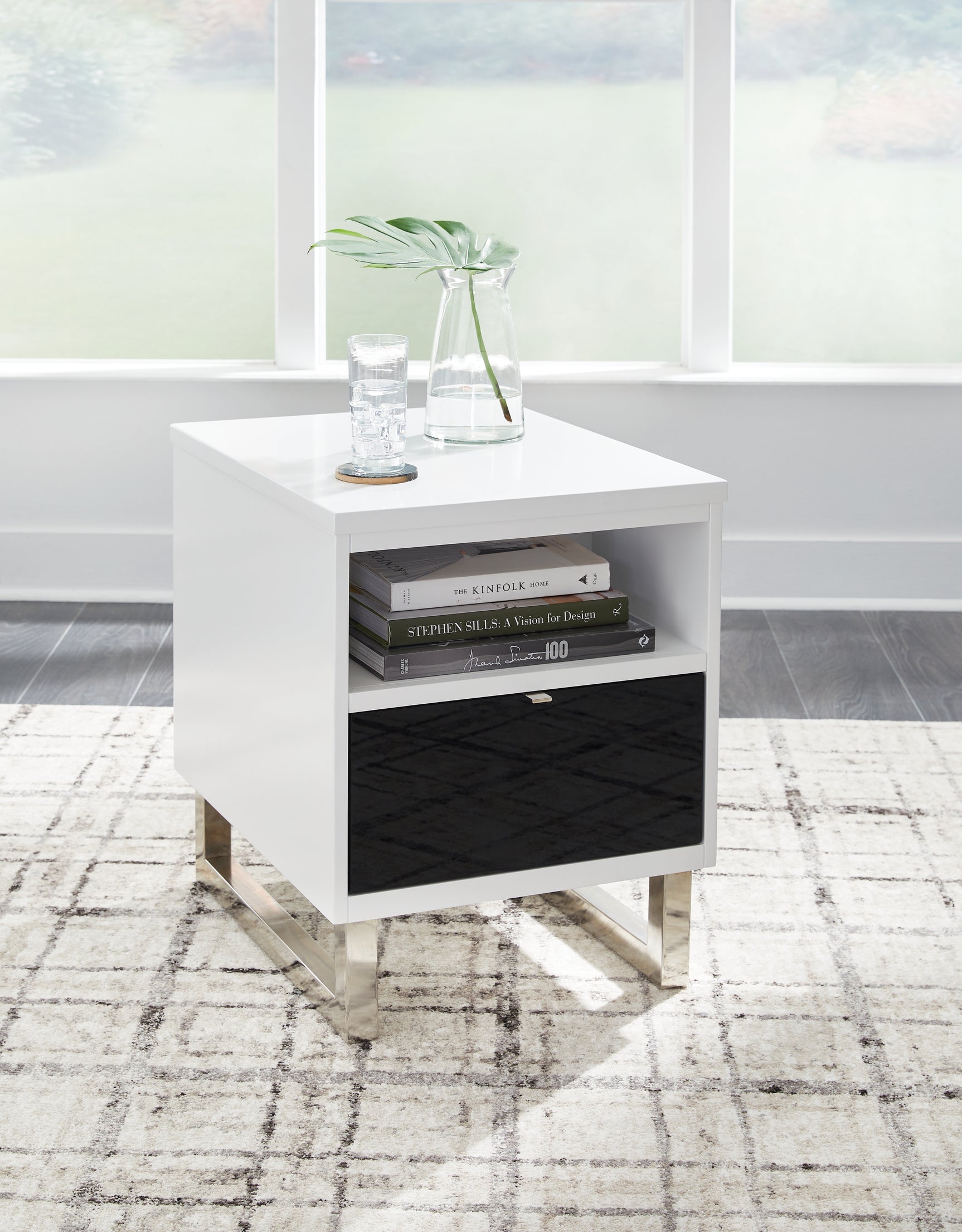 Tampa Furniture Outlet - Ashley Furniture - Gardoni Chairside End Table - Chair Side End Table / White/Black - T756-7
