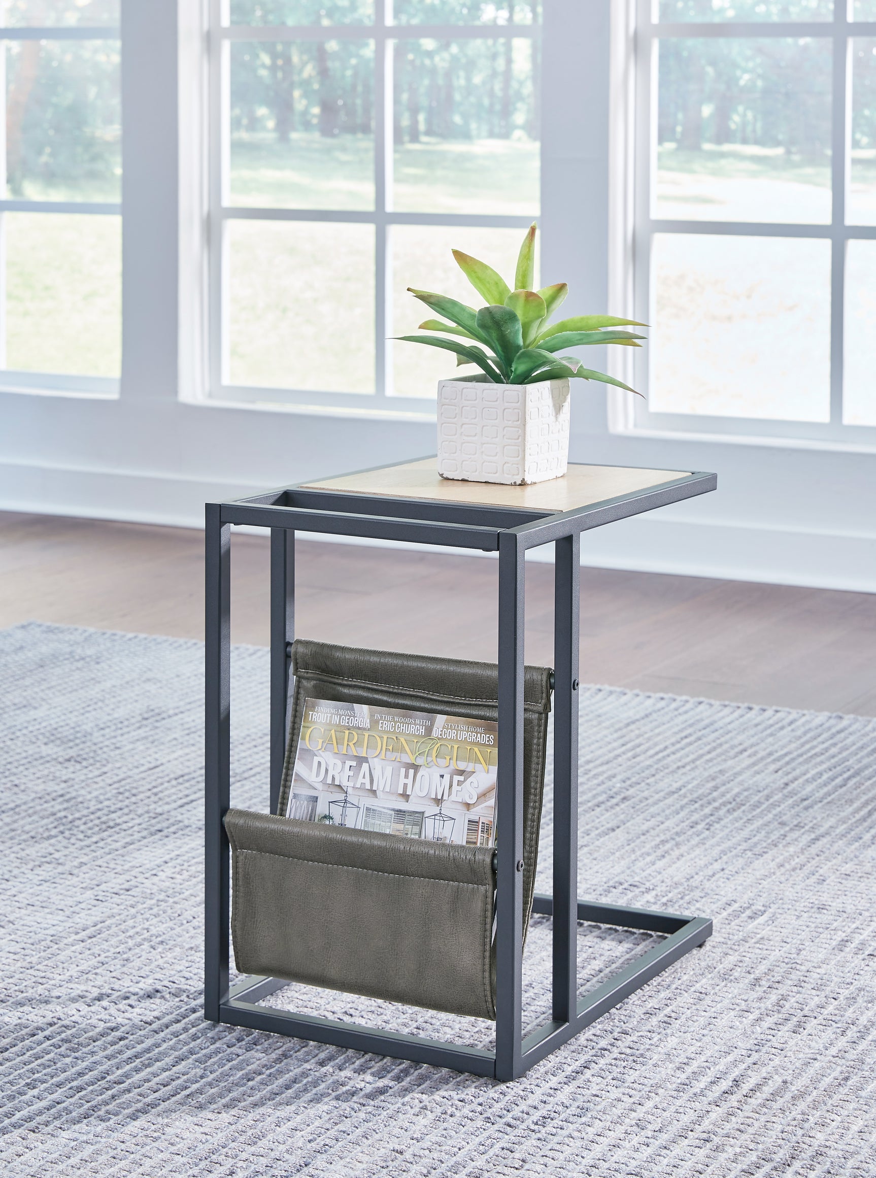 Freslowe Chairside End Table - Tampa Furniture Outlet