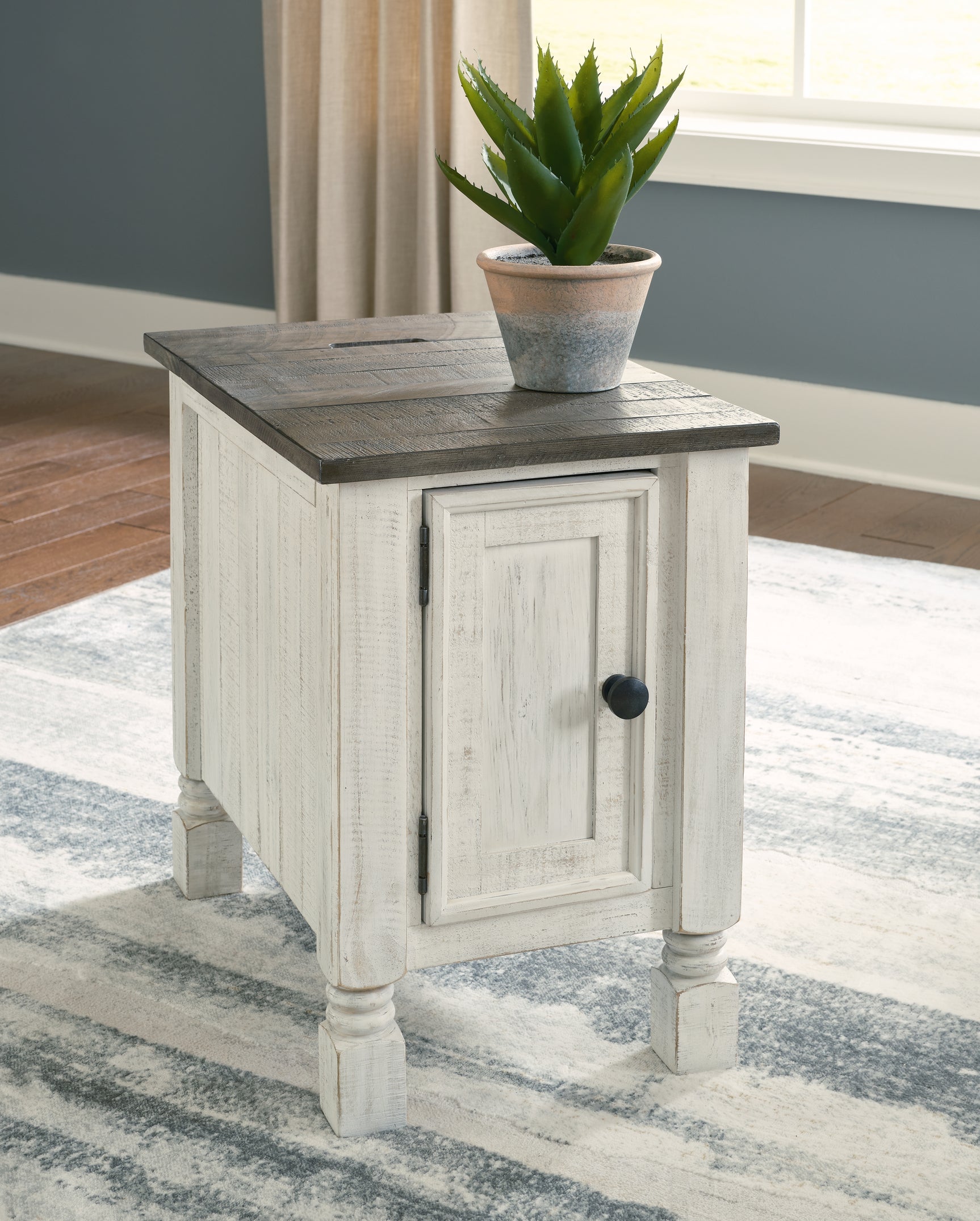 Havalance Chairside End Table - Tampa Furniture Outlet