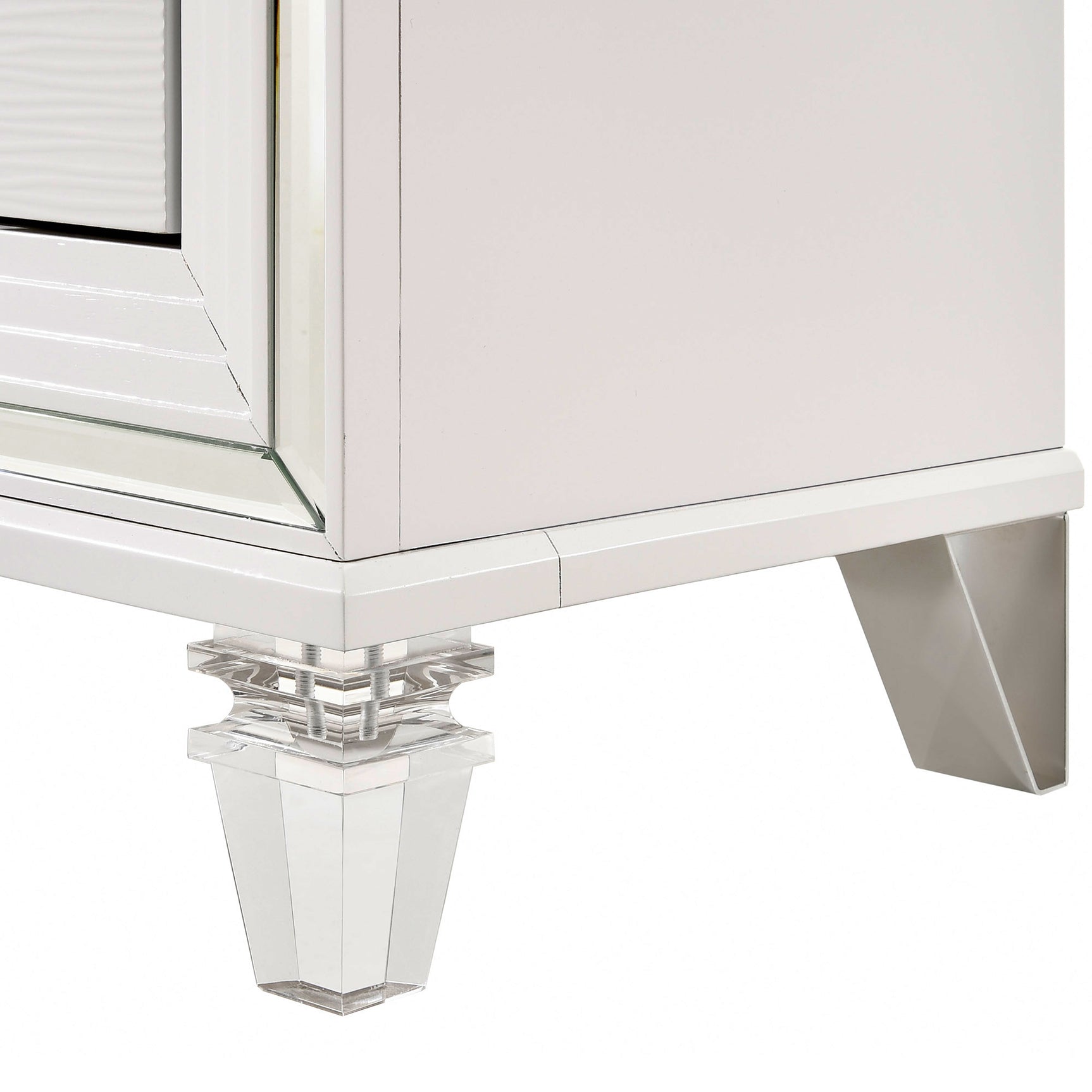 Twenty Nine Dressing Set w/LED & USB Plug White - Tampa Furniture Outlet