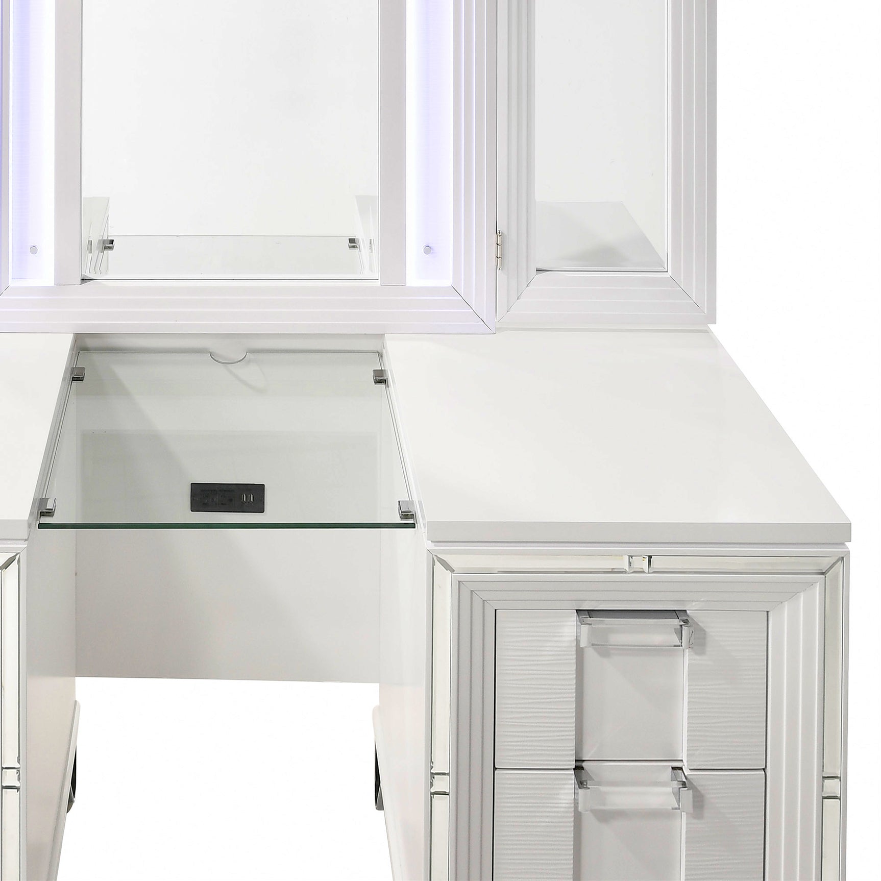 Twenty Nine Dressing Set w/LED & USB Plug White - Tampa Furniture Outlet