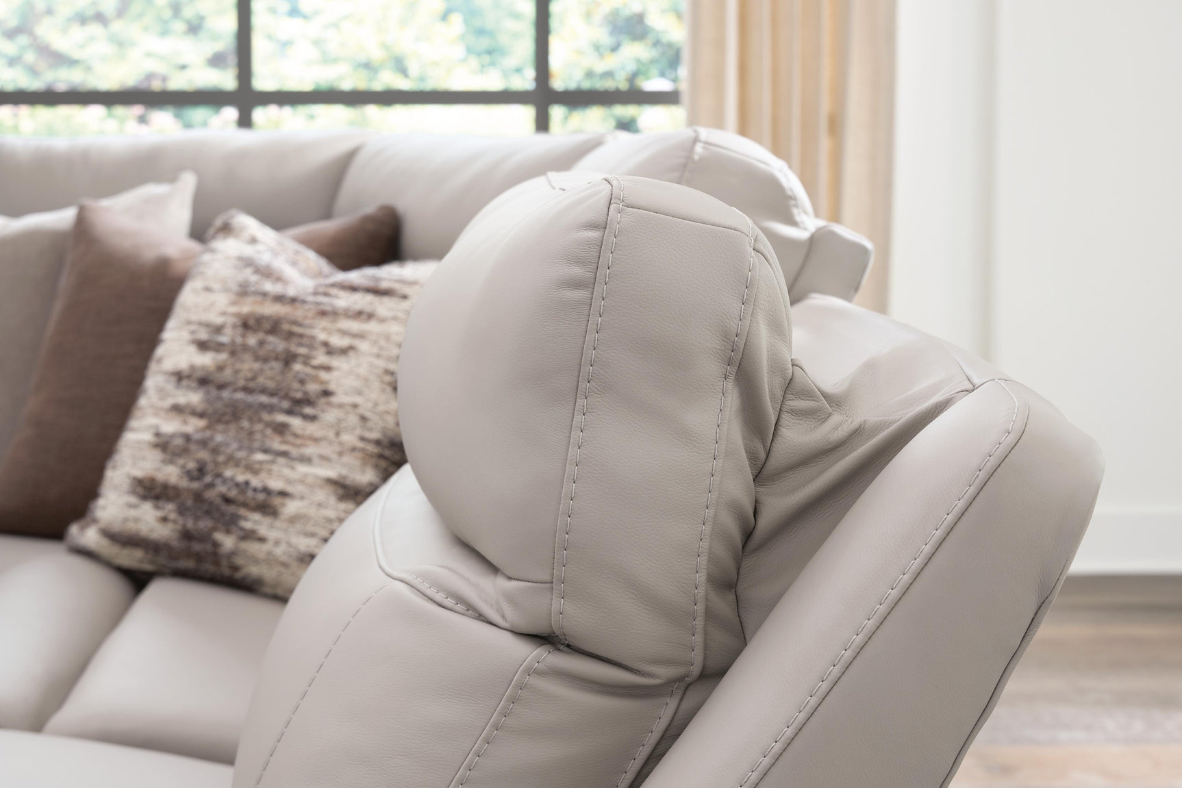 Gravier Sectional - Tampa Furniture Outlet