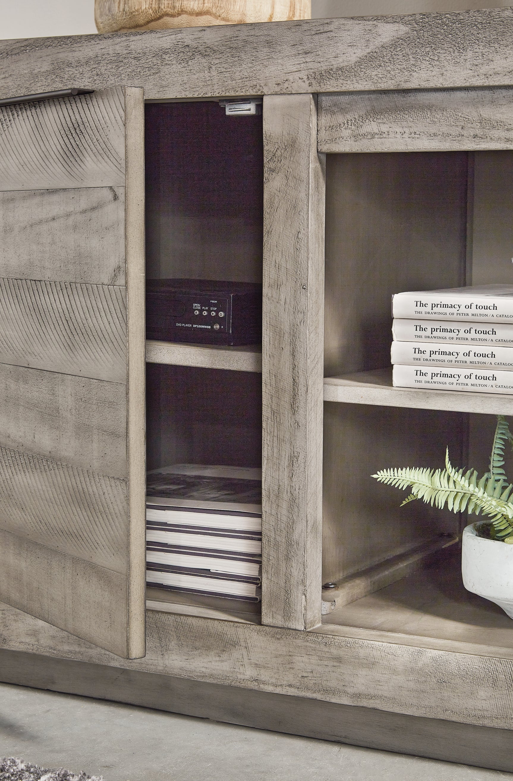 Naydell 92" TV Stand - Tampa Furniture Outlet