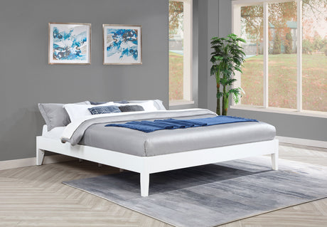 Hounslow Eastern King Universal Platform Bed White - Tampa Furniture Outlet