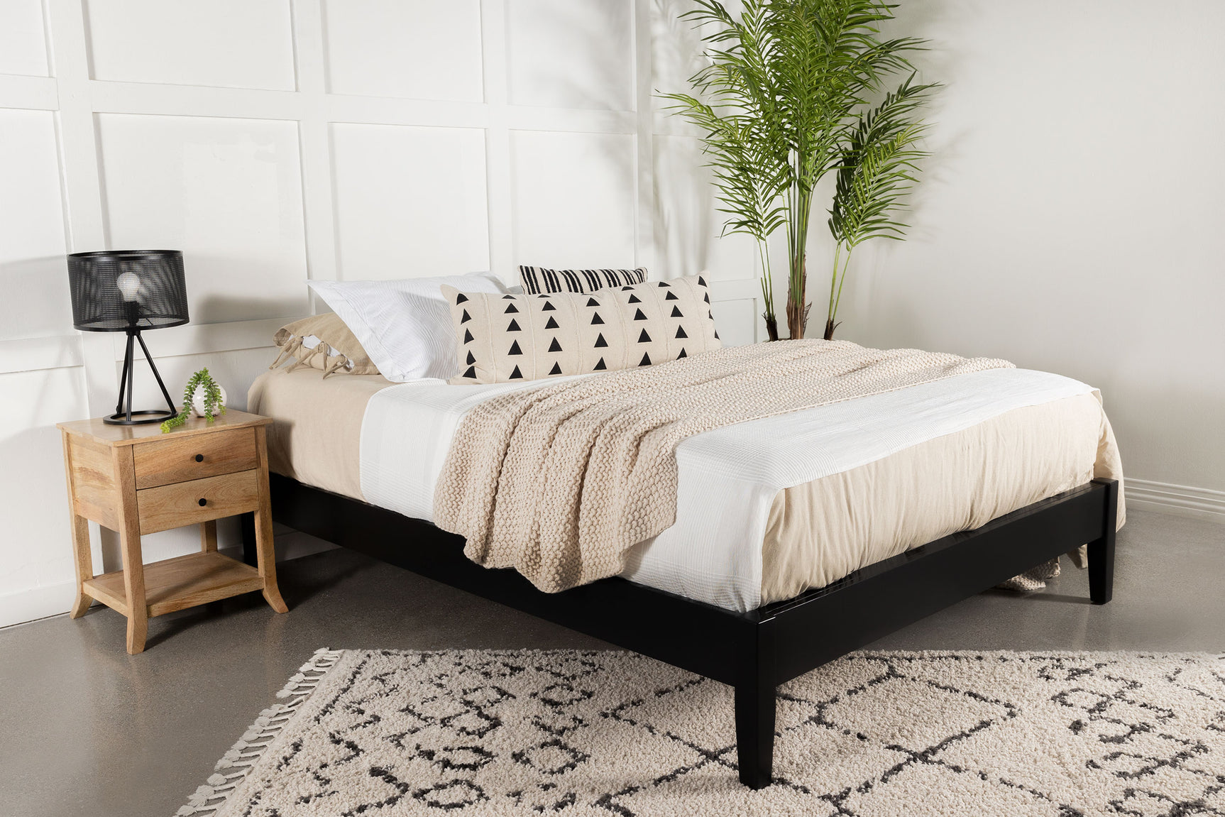 Hounslow Queen Universal Platform Bed Black - Tampa Furniture Outlet