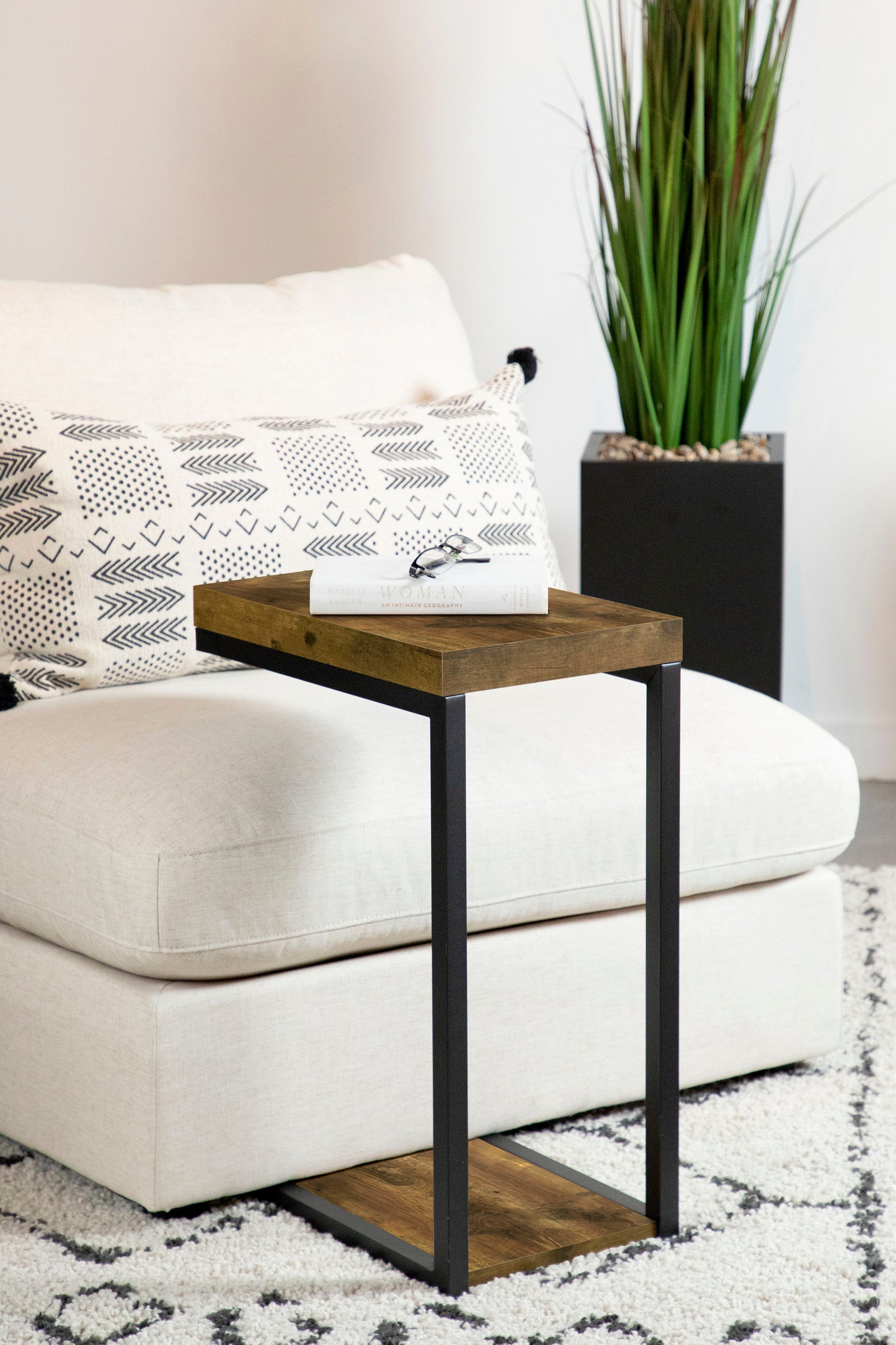 Beck Engineered Wood C-Shape Sofa Side Table Antique Nutmeg - Tampa Furniture Outlet