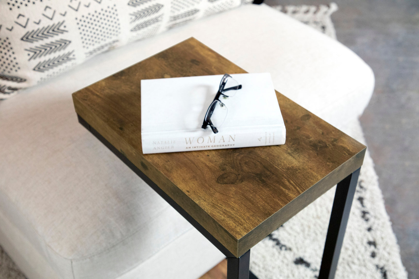 Beck Engineered Wood C-Shape Sofa Side Table Antique Nutmeg - Tampa Furniture Outlet