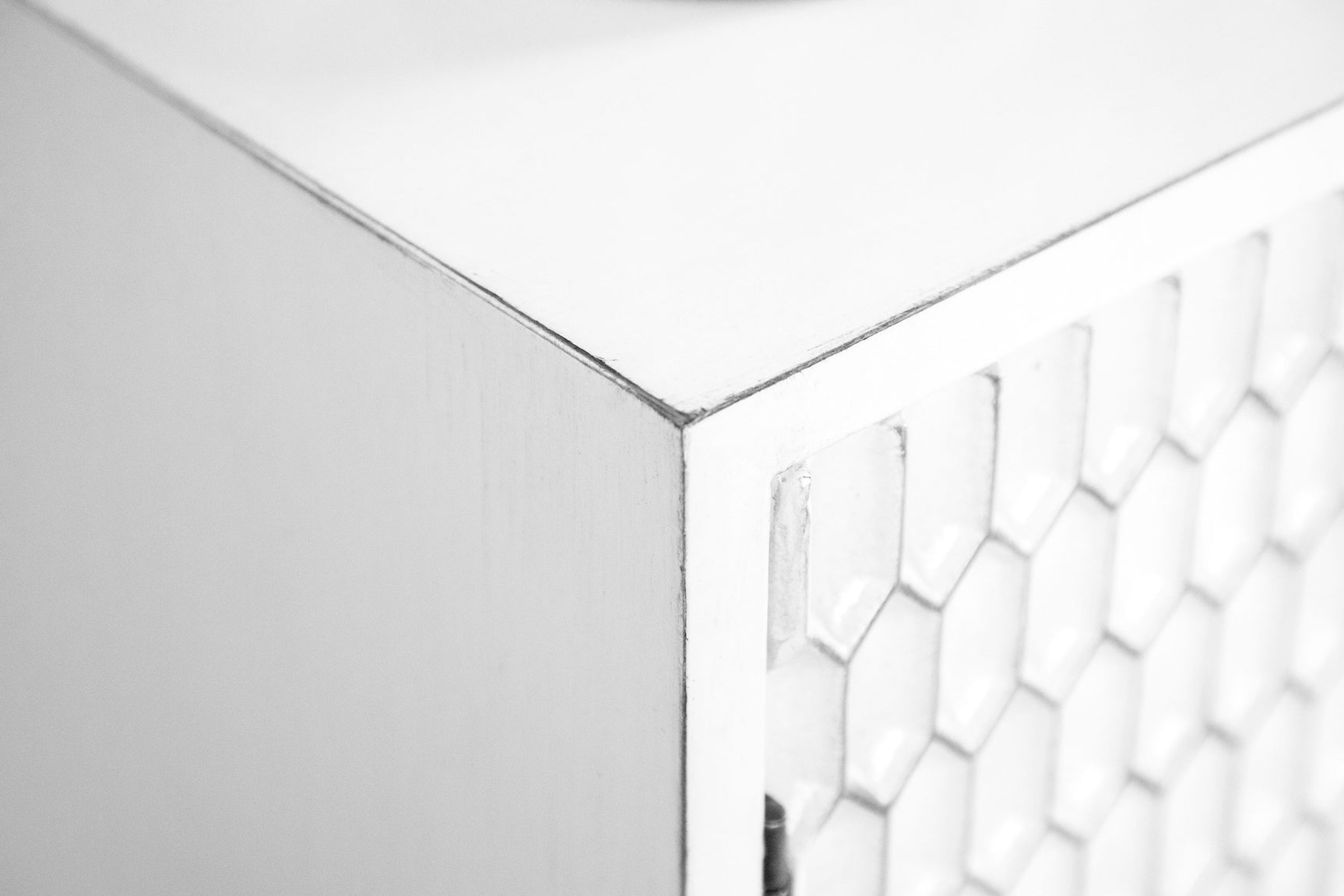 Gambon 2-door Wood Honeycomb Pattern Accent Cabinet White - Tampa Furniture Outlet