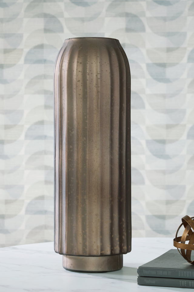 Tampa Furniture Outlet - Ashley Furniture - Briarcott Vase - Vase / Brown - A2000705