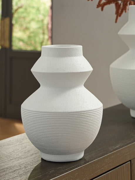 Tampa Furniture Outlet - Ashley Furniture - Naveen Vase - Vase / White - A2000870