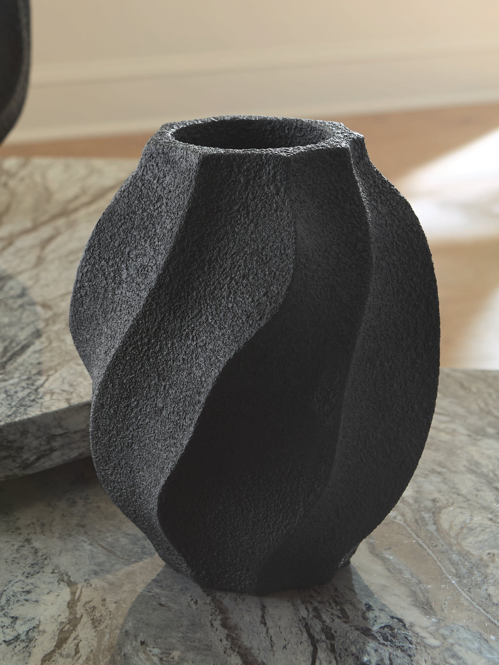 Tampa Furniture Outlet - Ashley Furniture - Judworth Vase - Vase / Black - A2000875