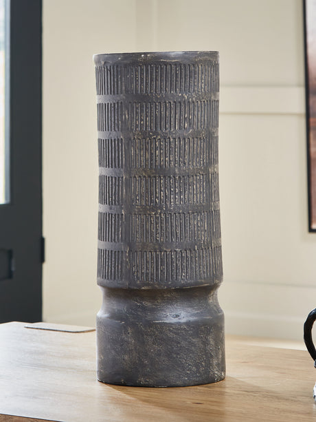 Tampa Furniture Outlet - Ashley Furniture - Beninworth Vase - Vase - A2000879