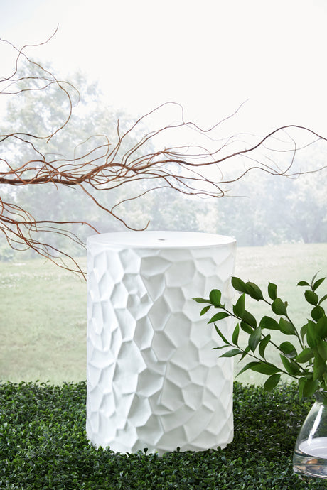 Tampa Furniture Outlet - Ashley Furniture - Jungrove Stool - Stool / White - A3000633