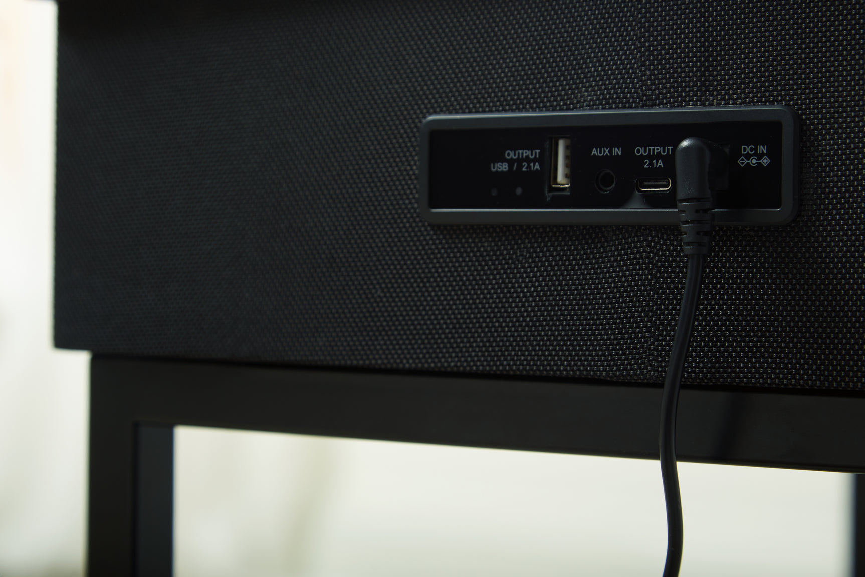 Gemmet Accent Table with Speaker - Tampa Furniture Outlet