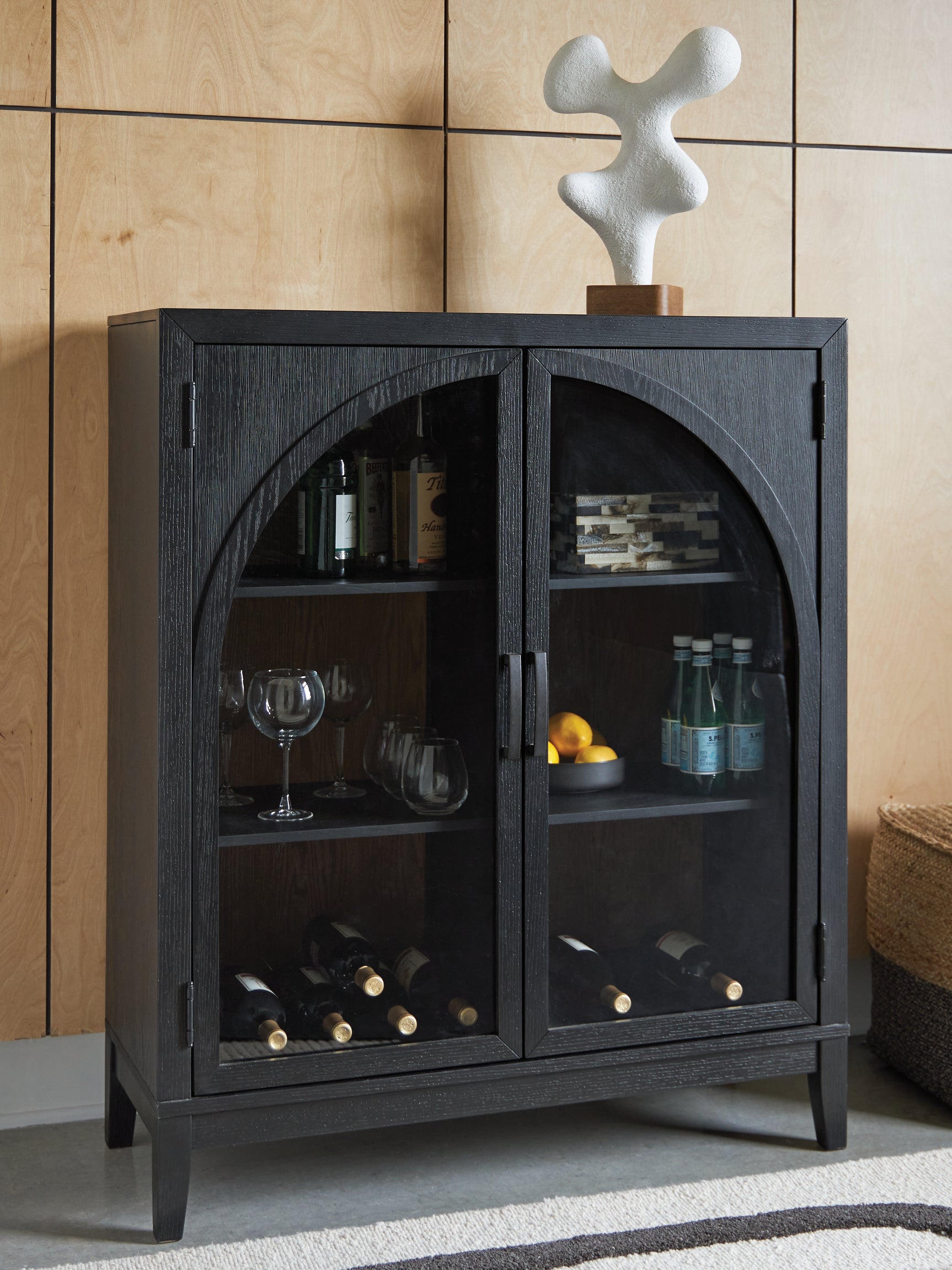 Tampa Furniture Outlet - Ashley Furniture - Armenleigh Accent Cabinet - Bar Cabinet / Black/Brown - A4000702