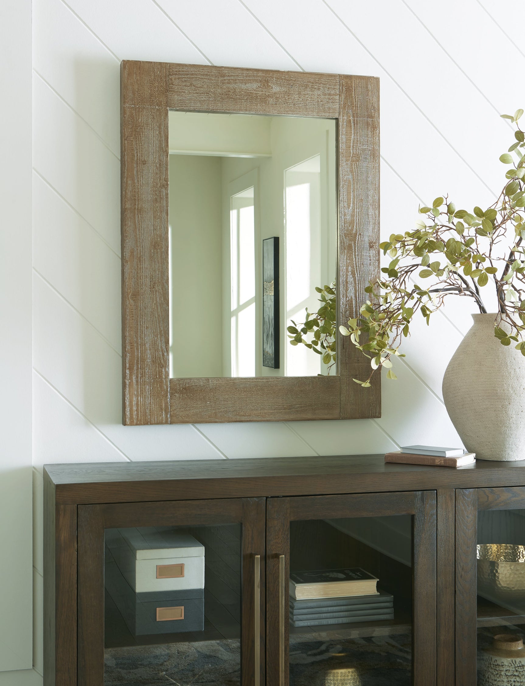Waltleigh Mirror - Tampa Furniture Outlet